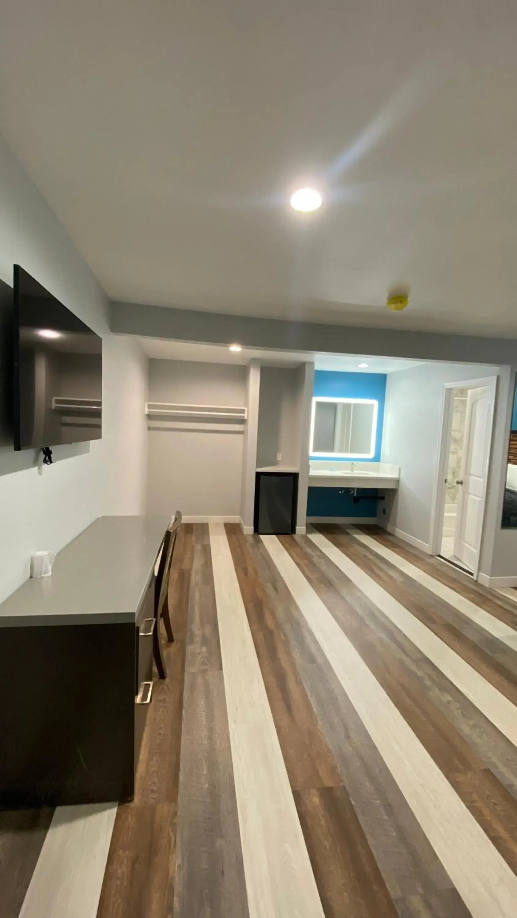 Bed in Plaza Inn Motel - Los Angeles area Bed in Plaza Inn Motel - Los Angeles area