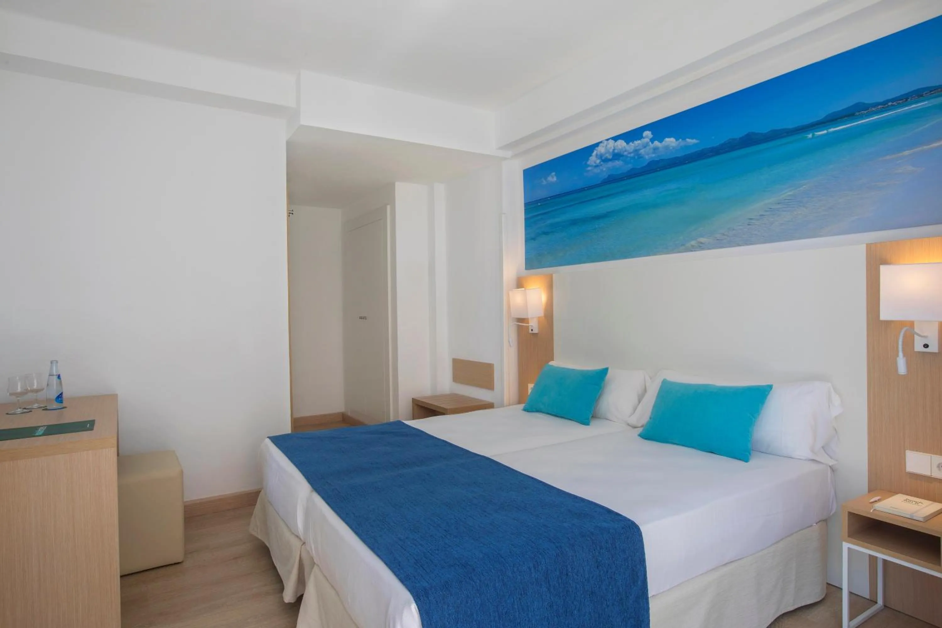Bedroom, Bed in whala!beach