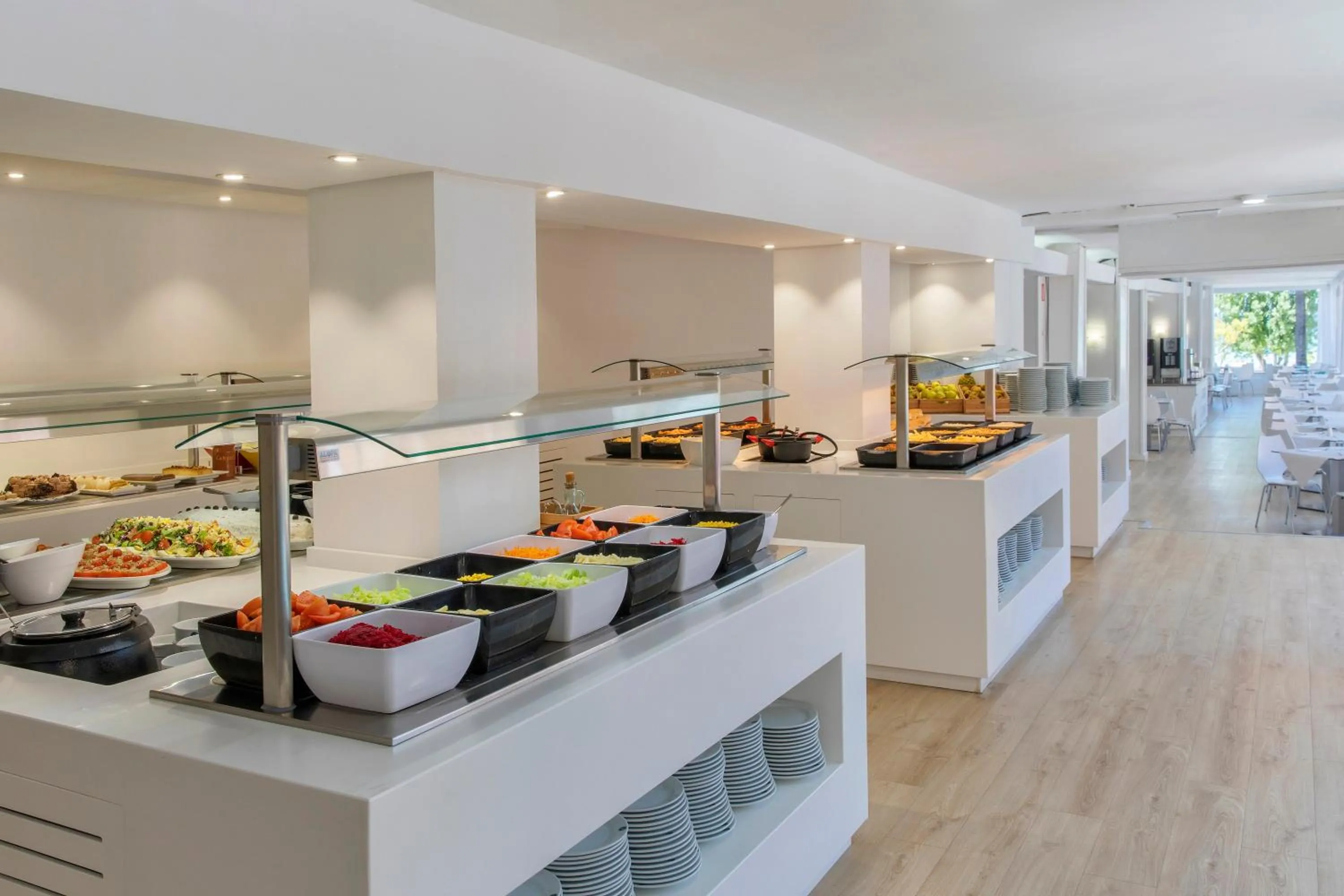 Restaurant/places to eat in whala!beach