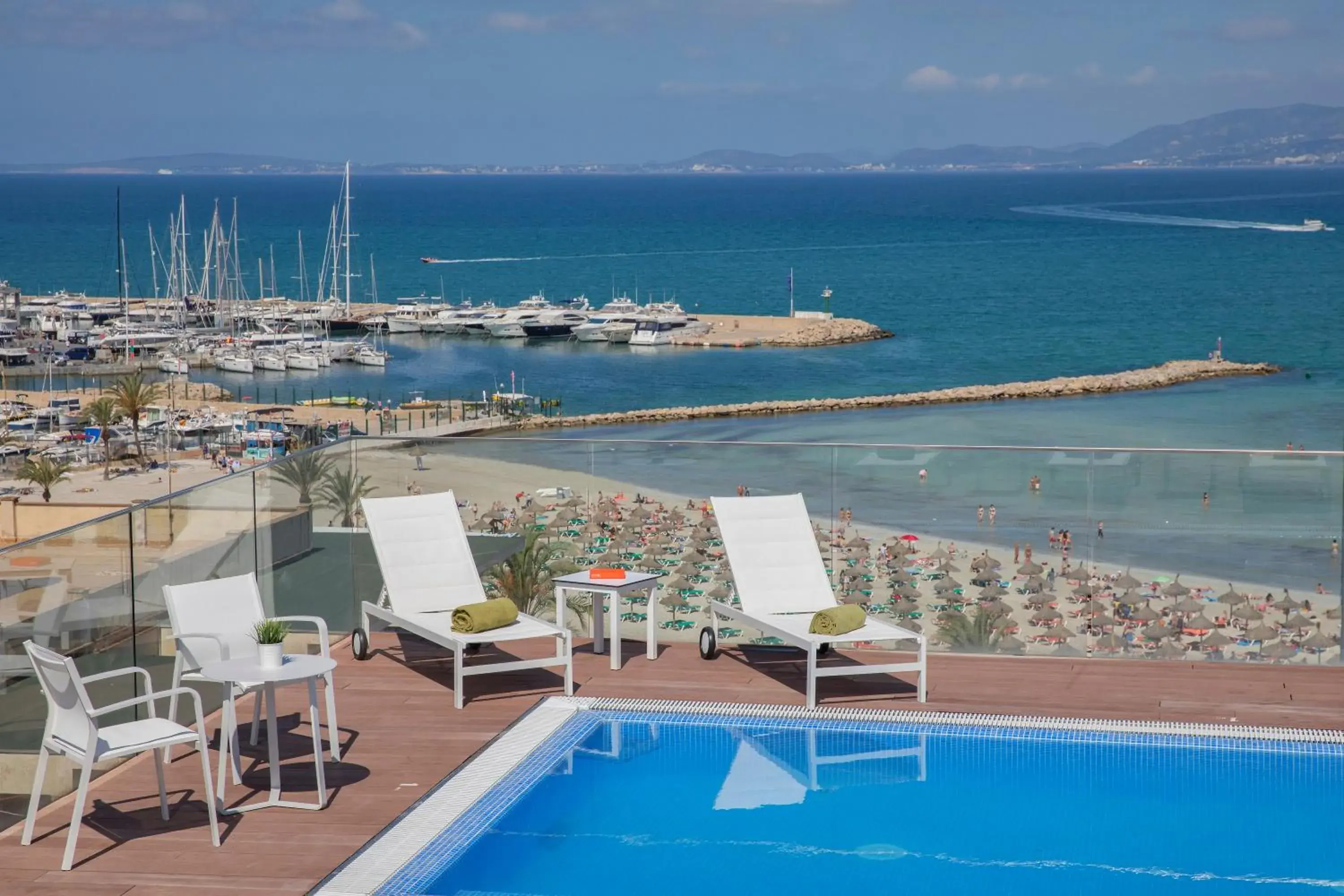 Swimming pool in whala!beach Swimming pool in whala!beach