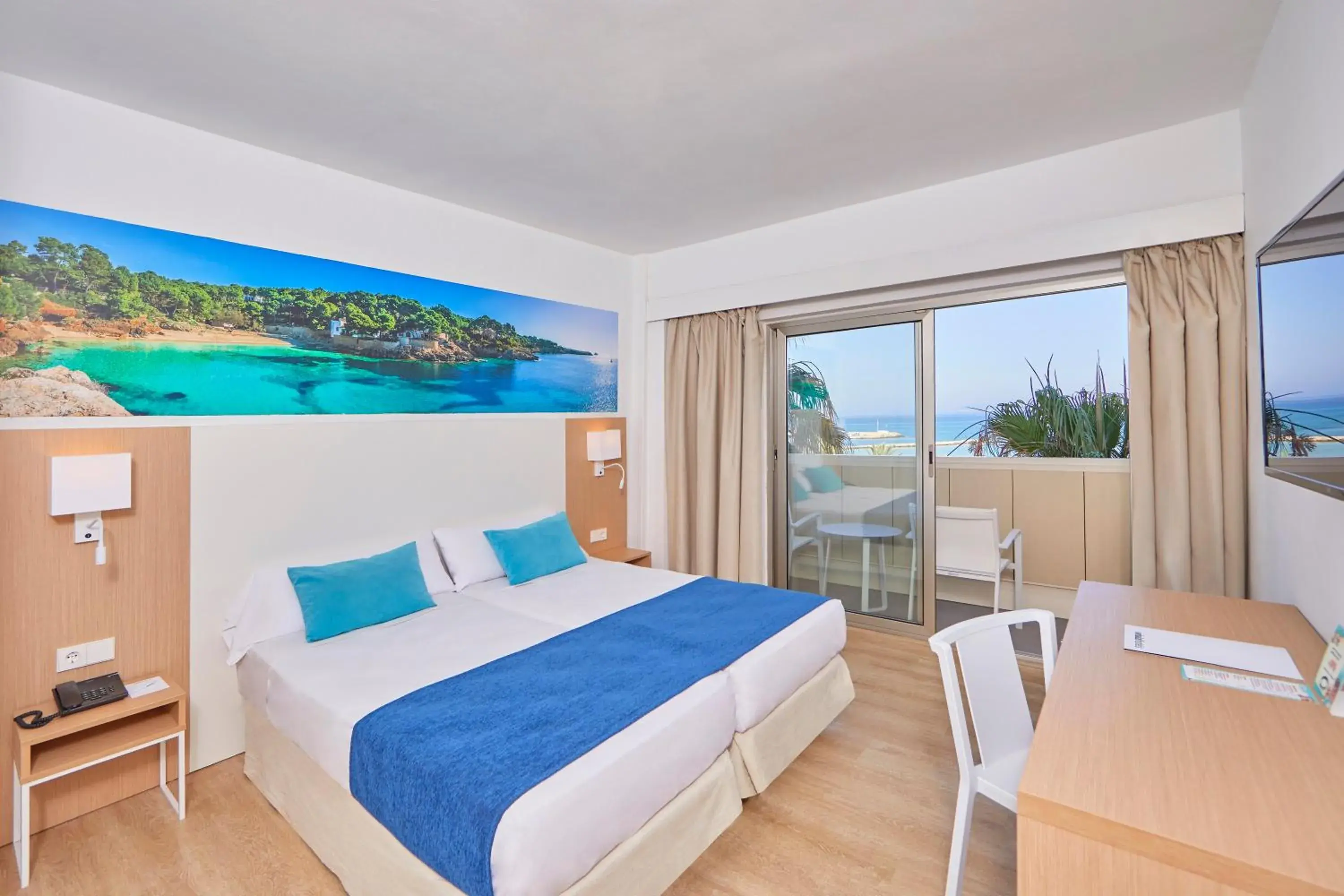 Twin Room with Balcony and Sea View - single occupancy in whala!beach Twin Room with Balcony and Sea View - single occupancy in whala!beach