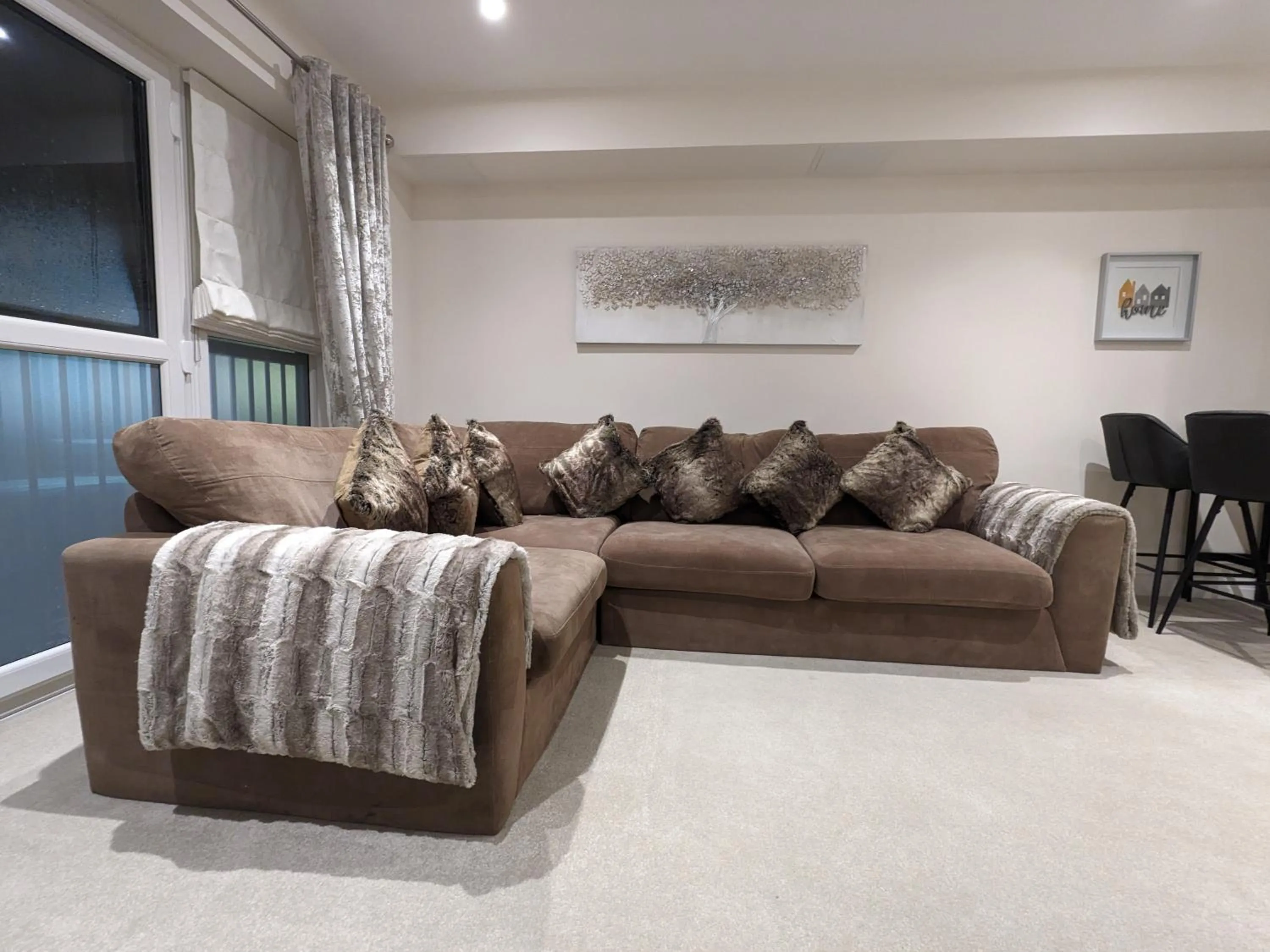 Living room in Stunning 2-Bed Apartment in Stevenage, Sleeps 5 with free Private Parking