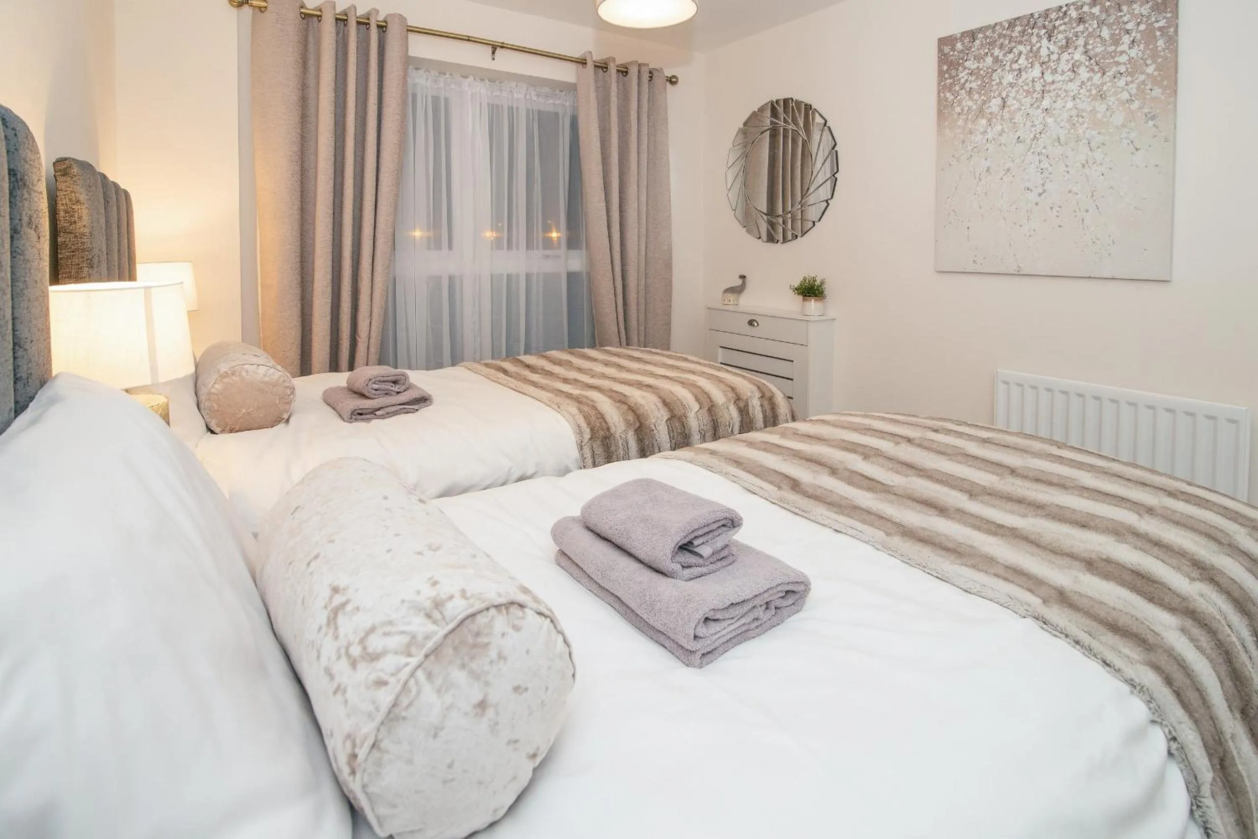 Bed in Stunning 2-Bed Apartment in Stevenage, Sleeps 5 with free Private Parking