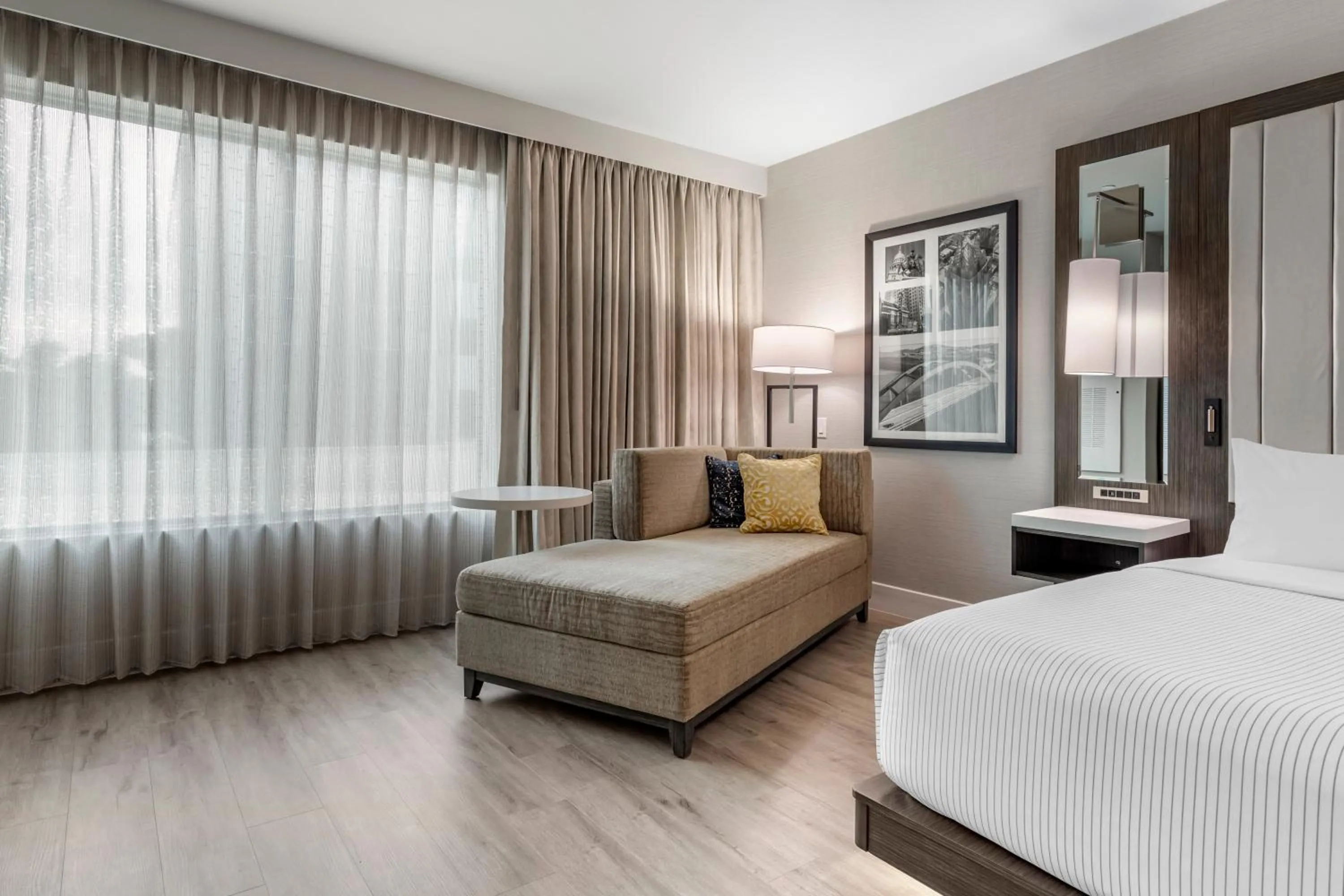 Seating area, Bed in Cambria Hotel Austin Uptown near the Domain