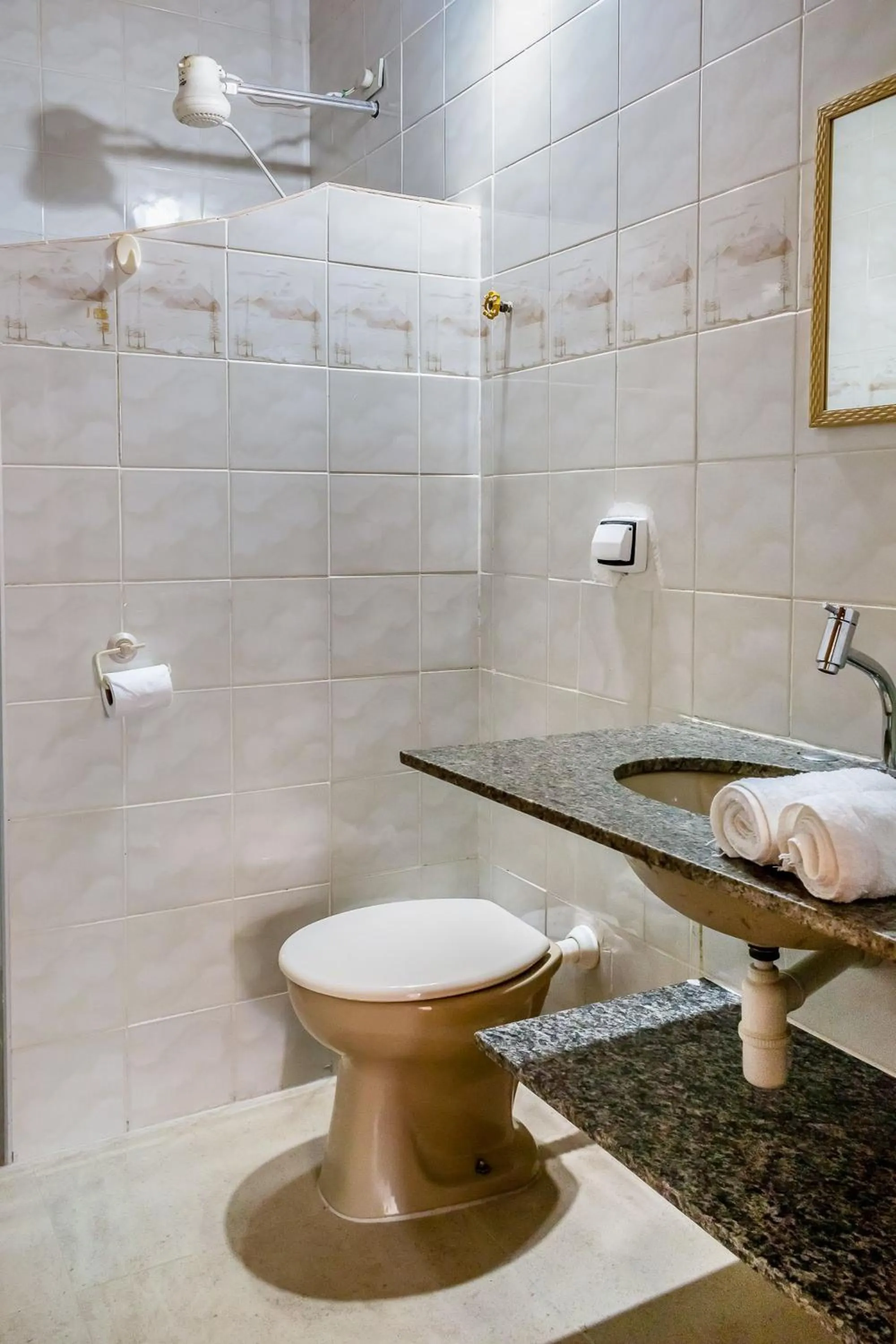 Toilet in Casa com jardim e churrasqueira perto da praia