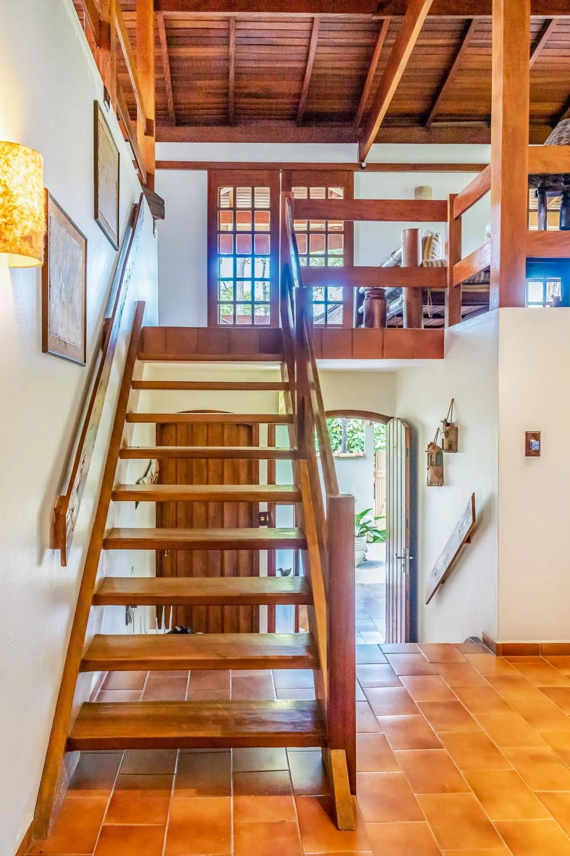 Communal lounge/ TV room in Casa com jardim e churrasqueira perto da praia