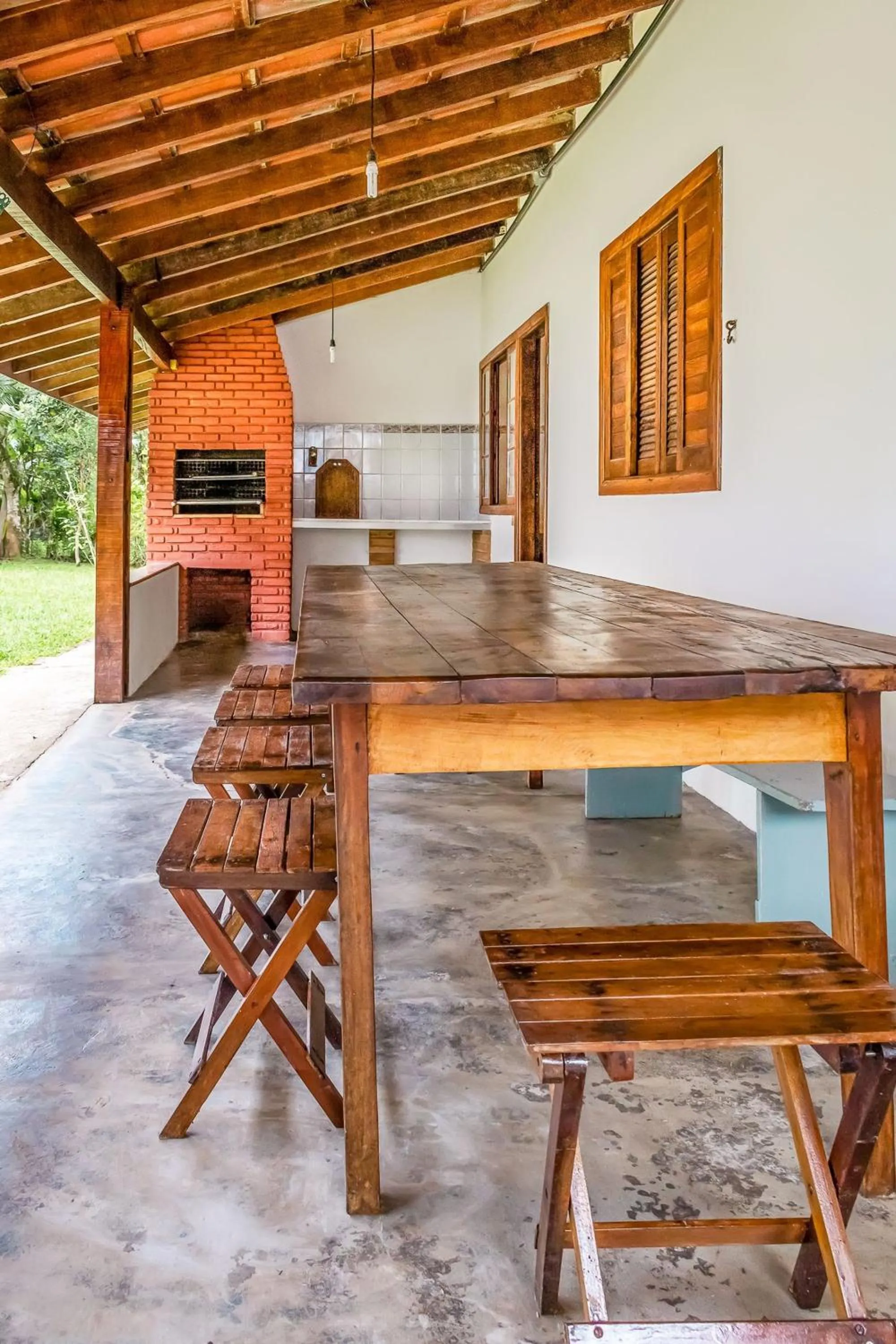 BBQ facilities in Casa com jardim e churrasqueira perto da praia