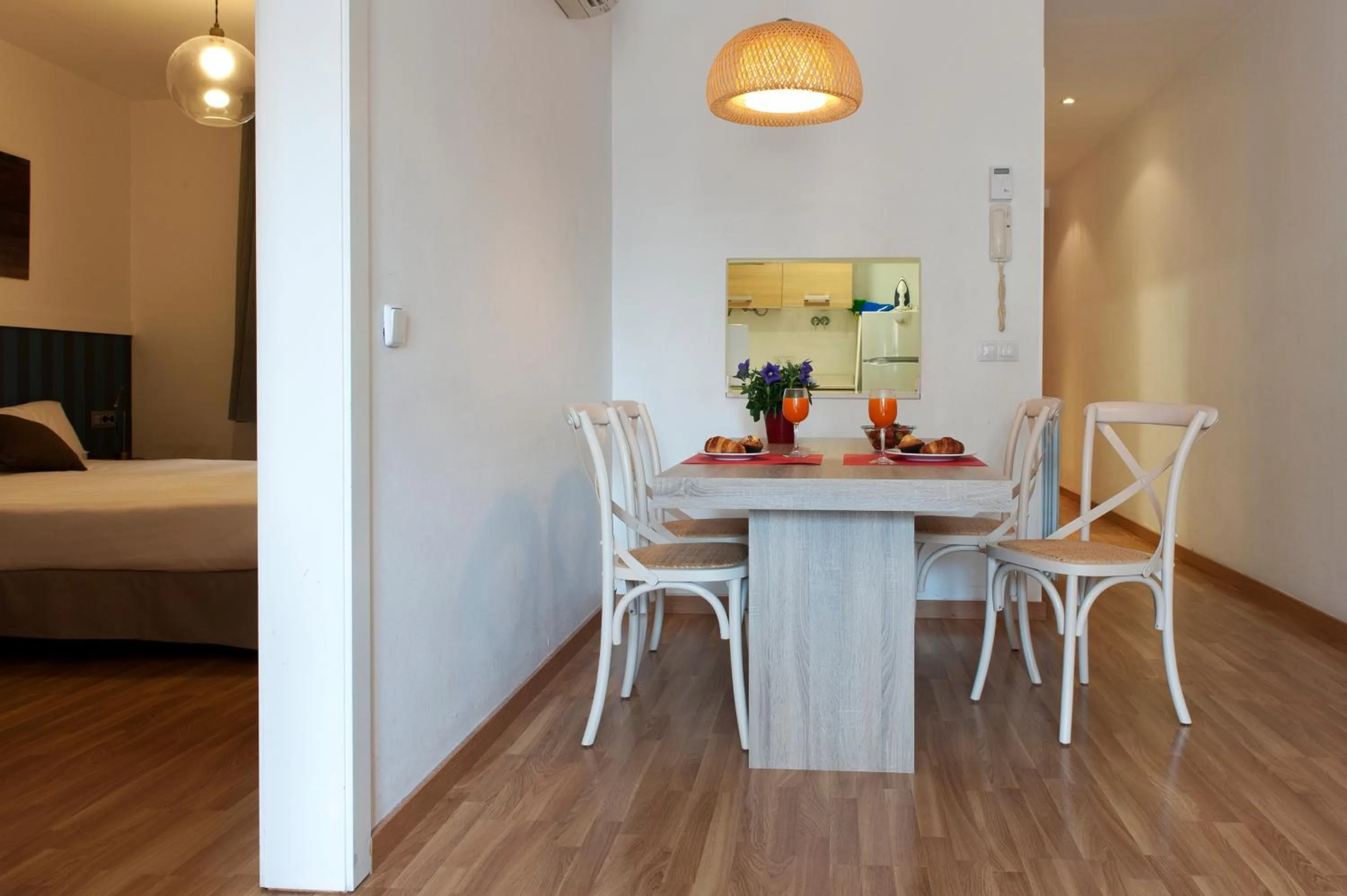 Living room, Bed in MH Apartments Liceo