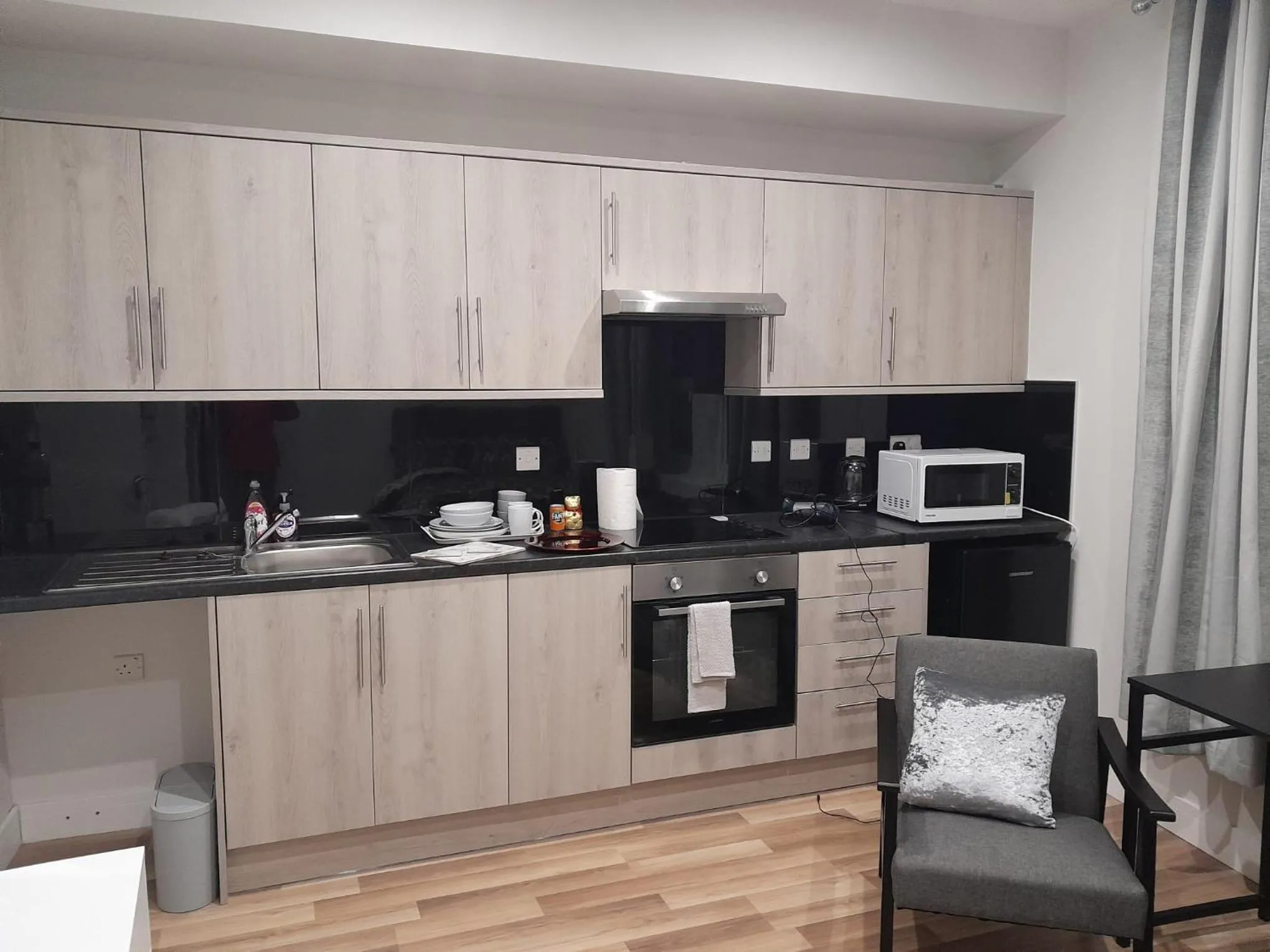 Kitchen or kitchenette in Belvue Serviced Apartment - Ealing Broadway