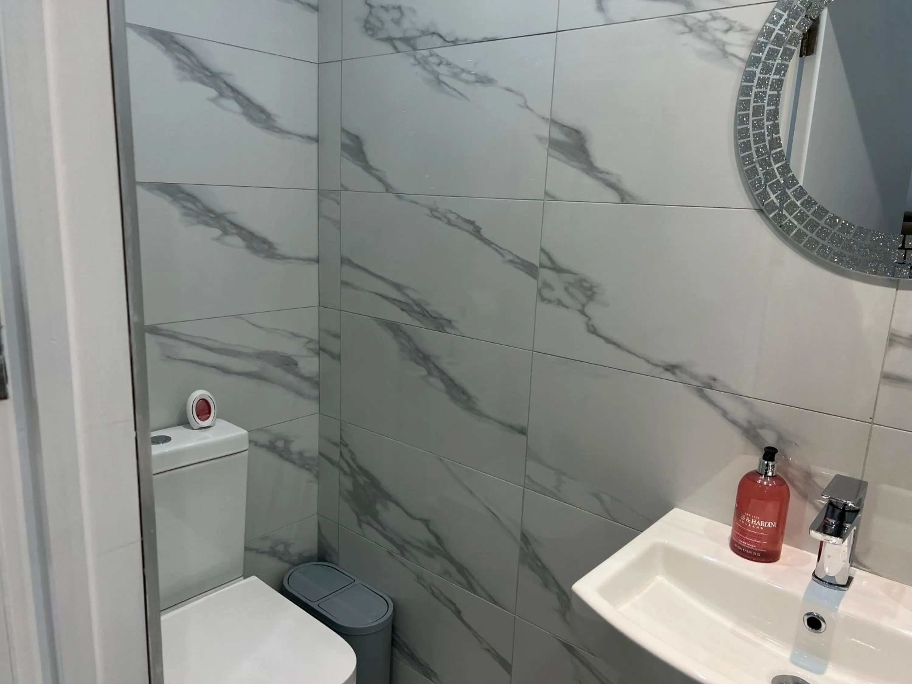 Toilet in Belvue Serviced Apartment - Ealing Broadway