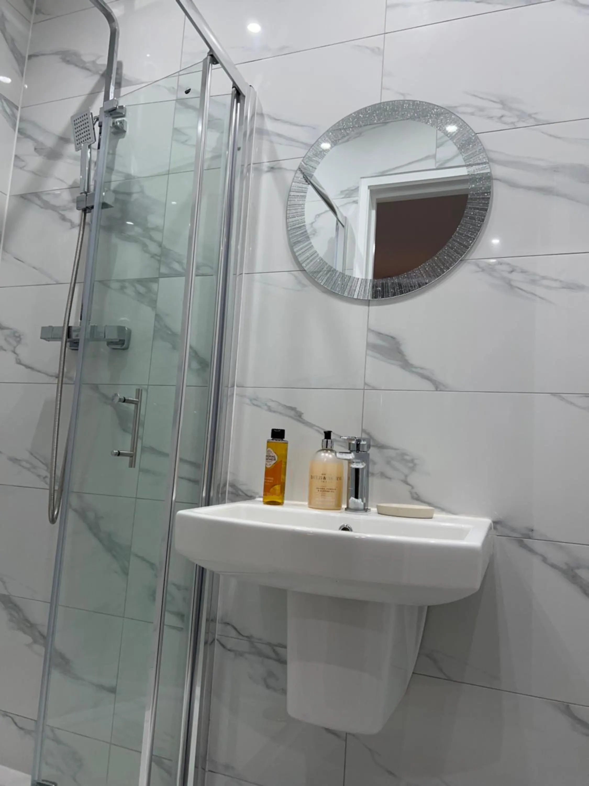 Toilet in Belvue Serviced Apartment - Ealing Broadway