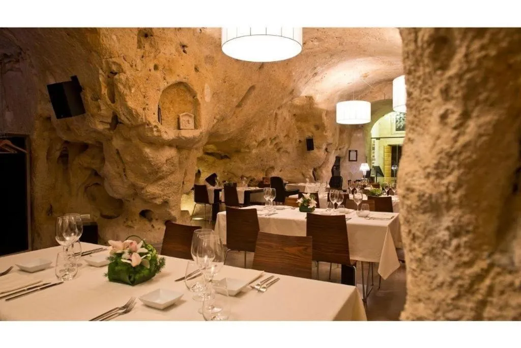 Restaurant/places to eat in Villa Matera