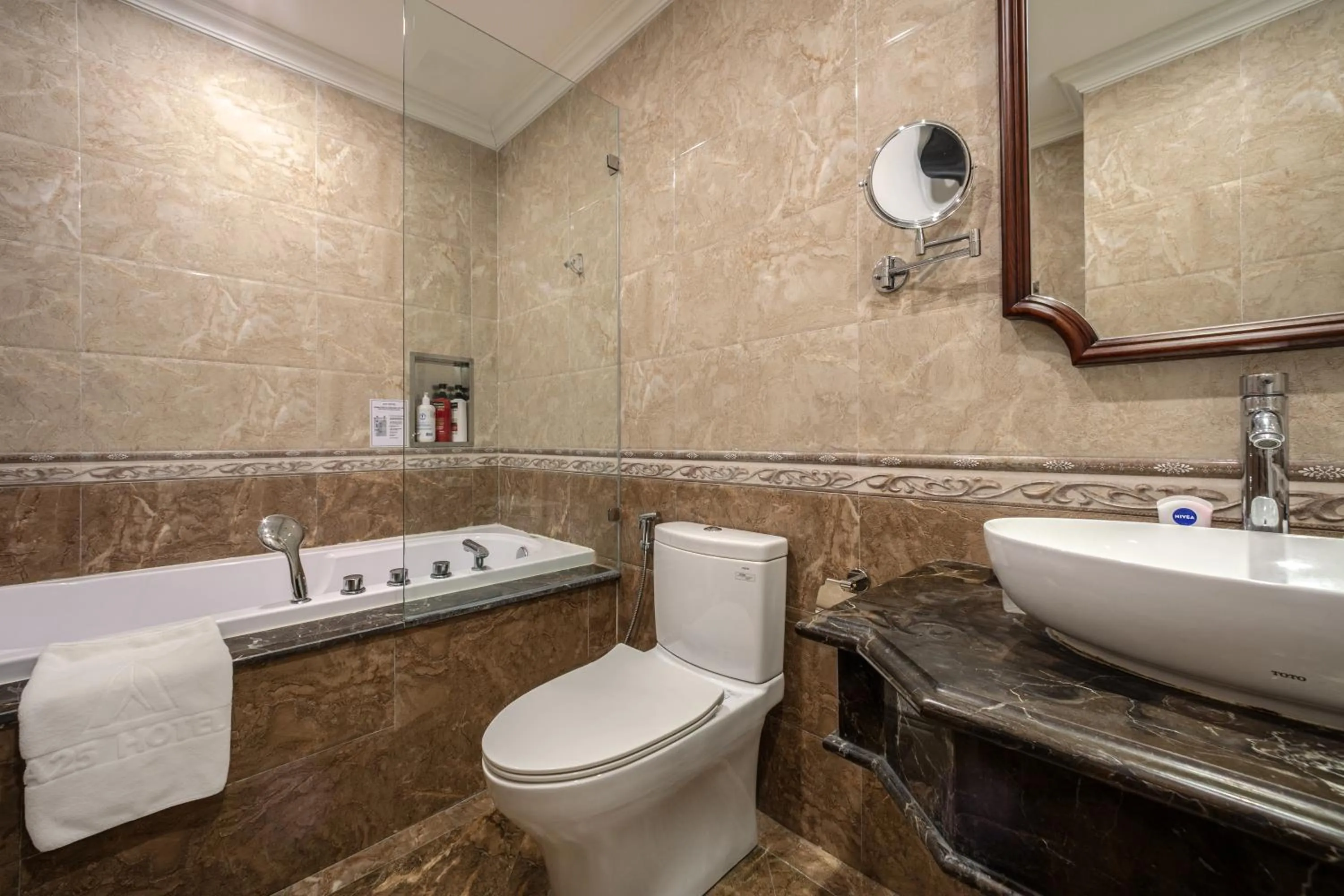 Shower in A25 Hotel - 18 Nguyễn Hy Quang