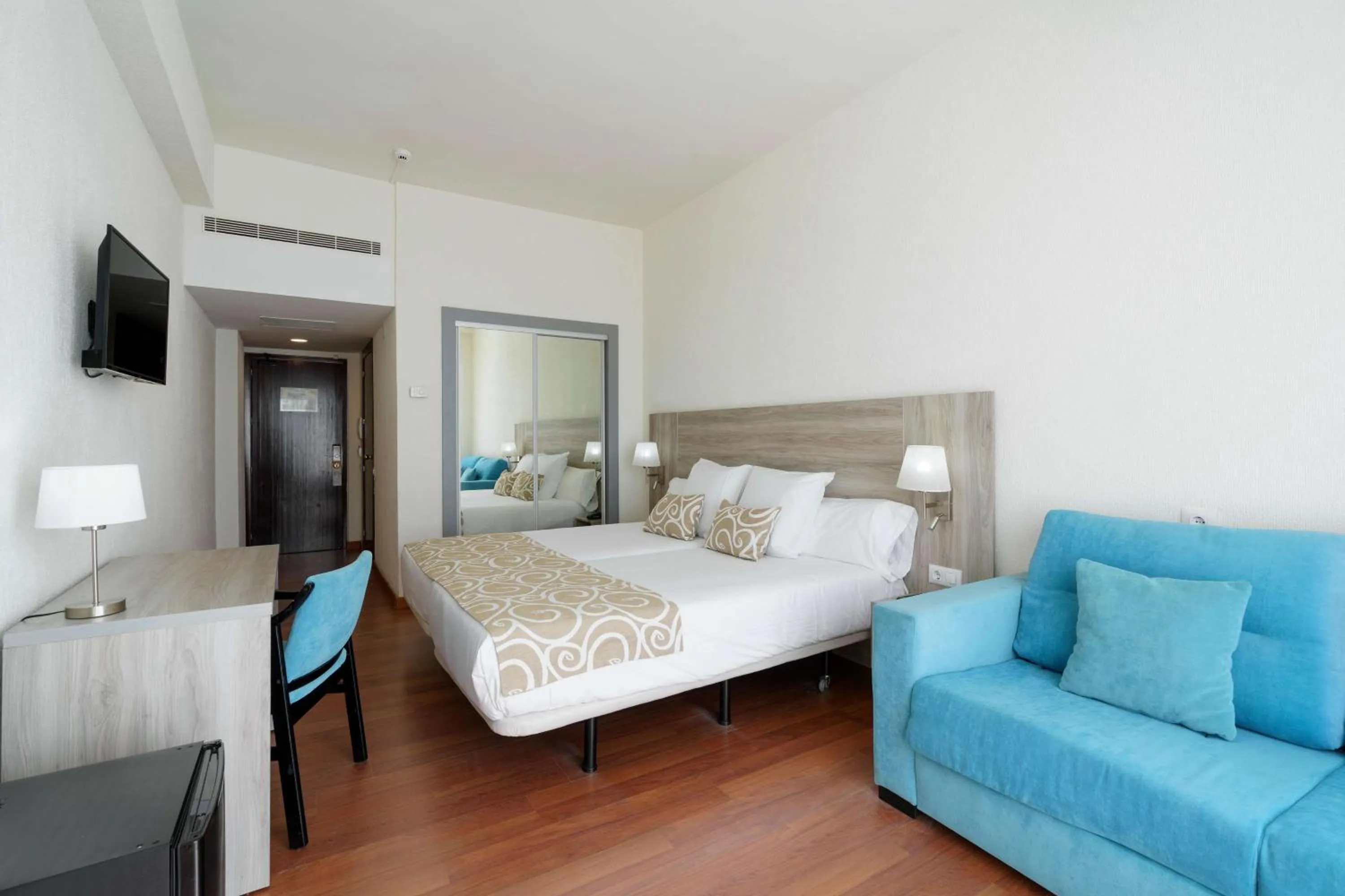 Bedroom, Bed in AluaSun Doblemar