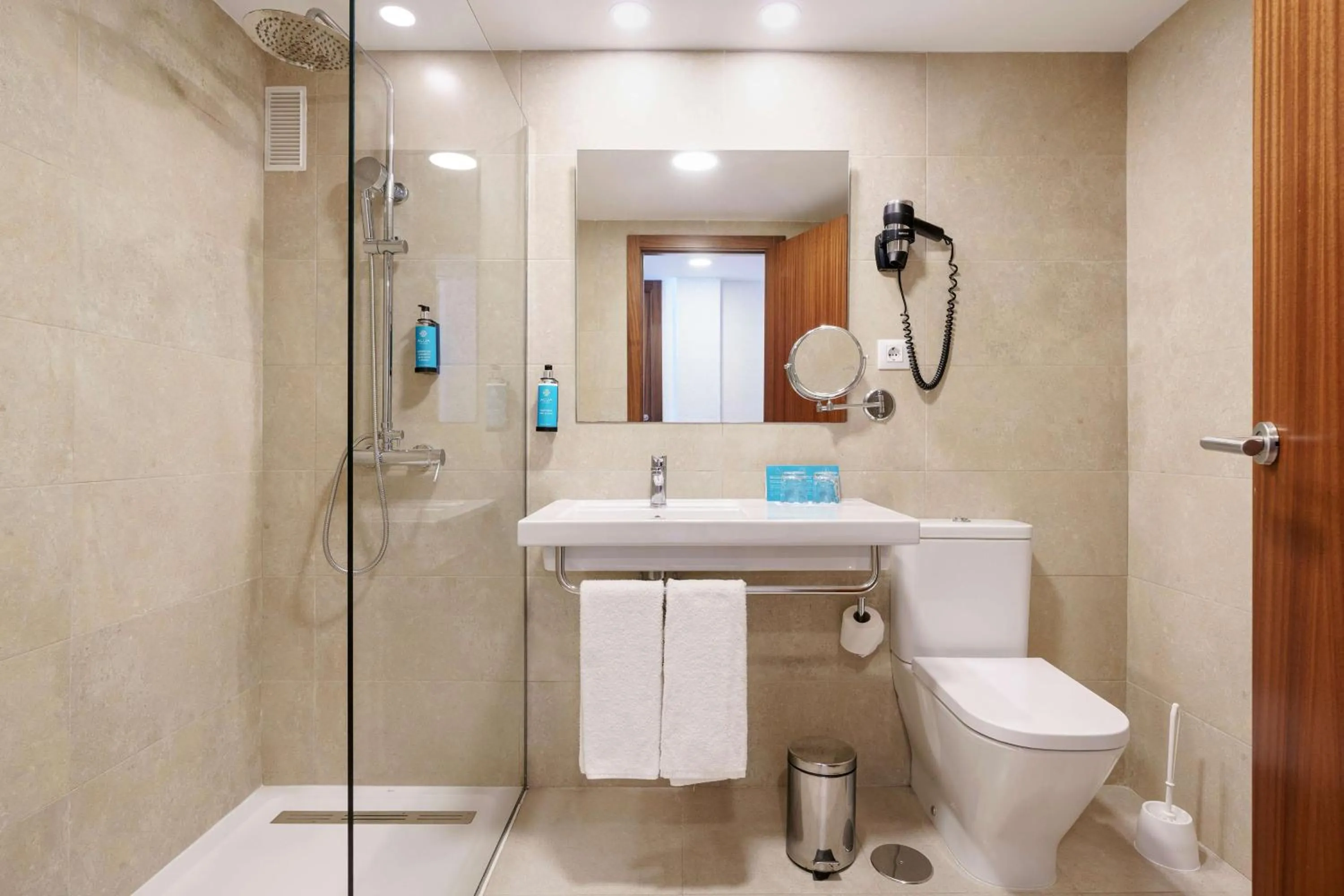 Toilet in AluaSun Doblemar