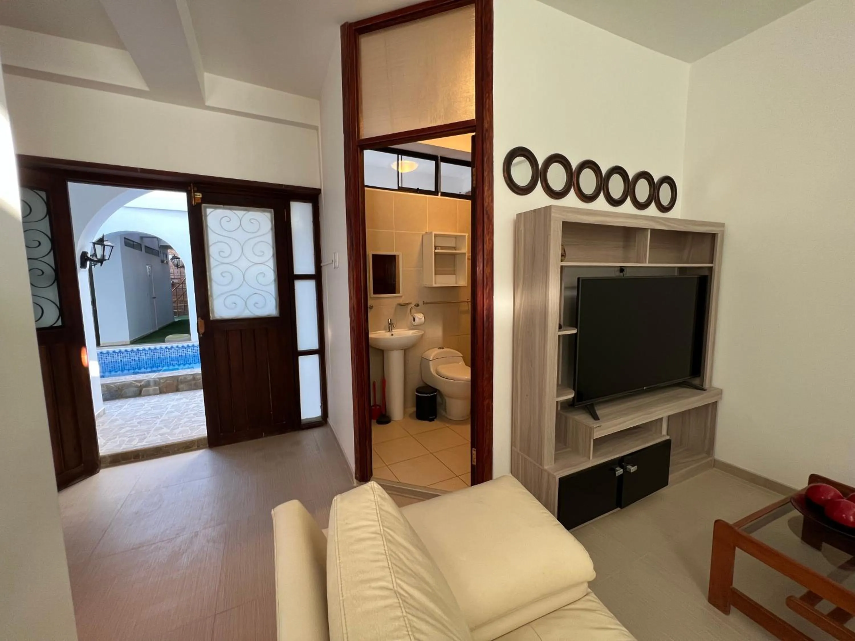 Communal lounge/ TV room in Gamora Hotel Playa