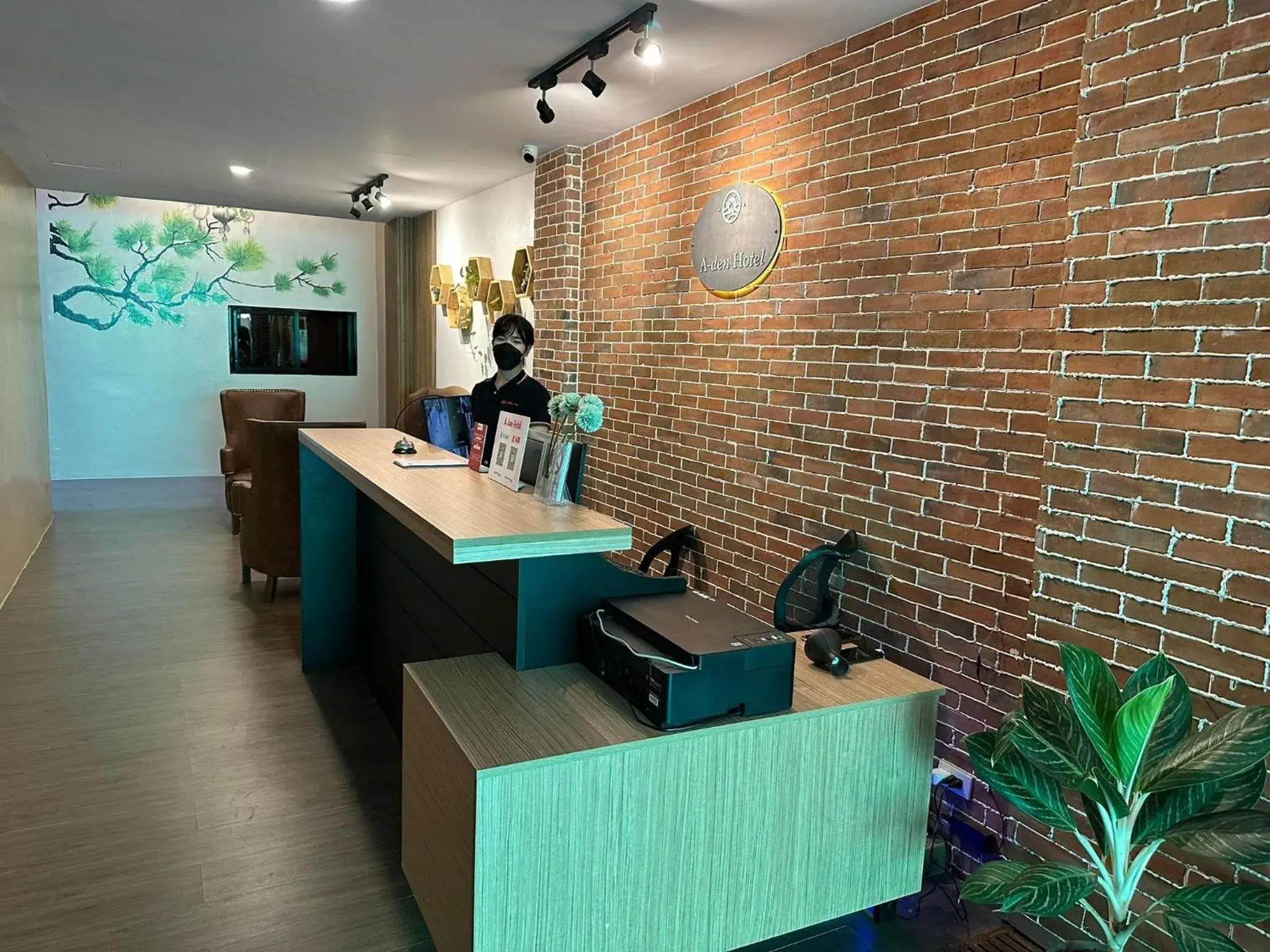 concierge in Aden Hotel concierge in Aden Hotel