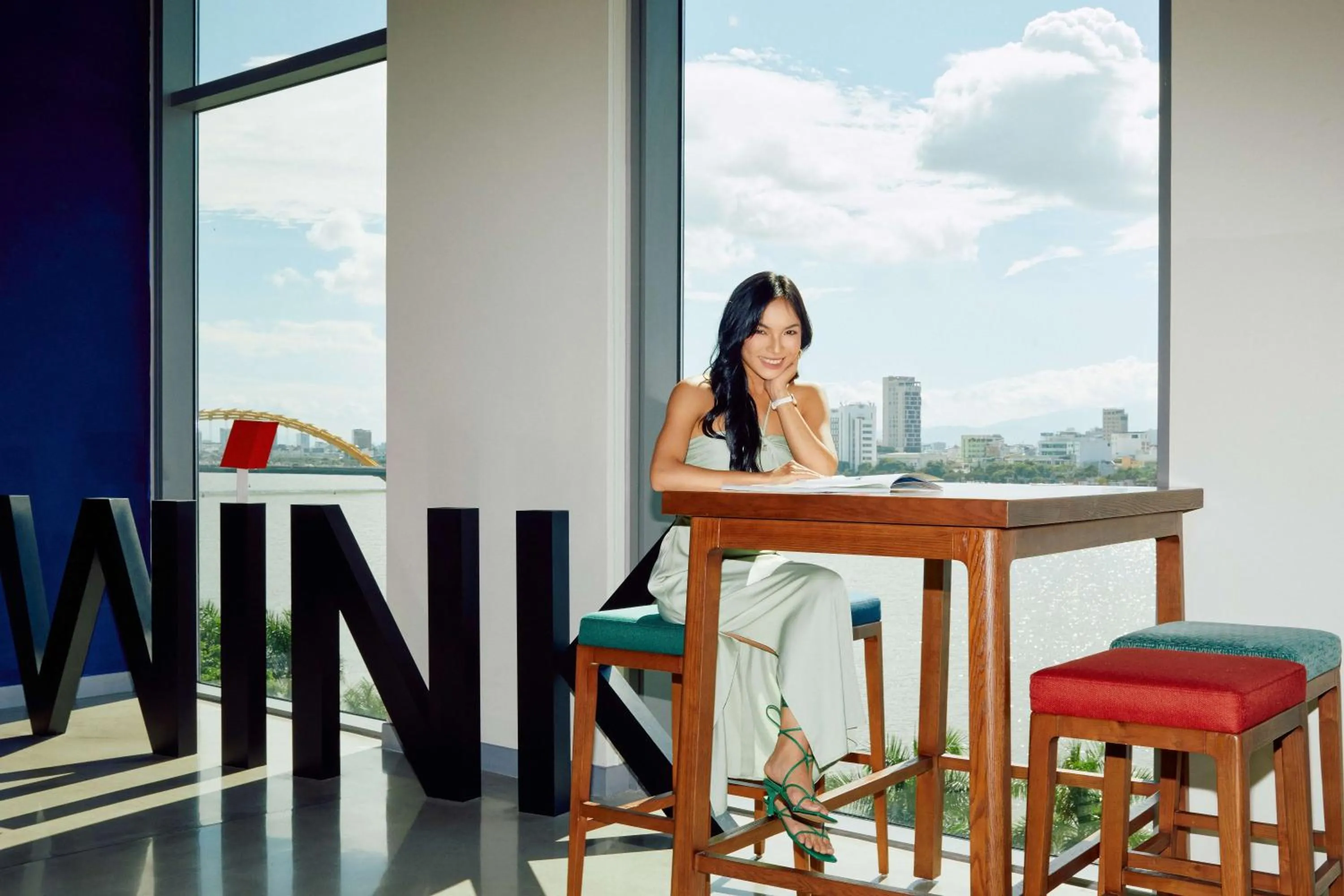 Restaurant/places to eat in Wink Icon Hotel Danang Riverside - 24hrs Stay & Rooftop Pool Bar