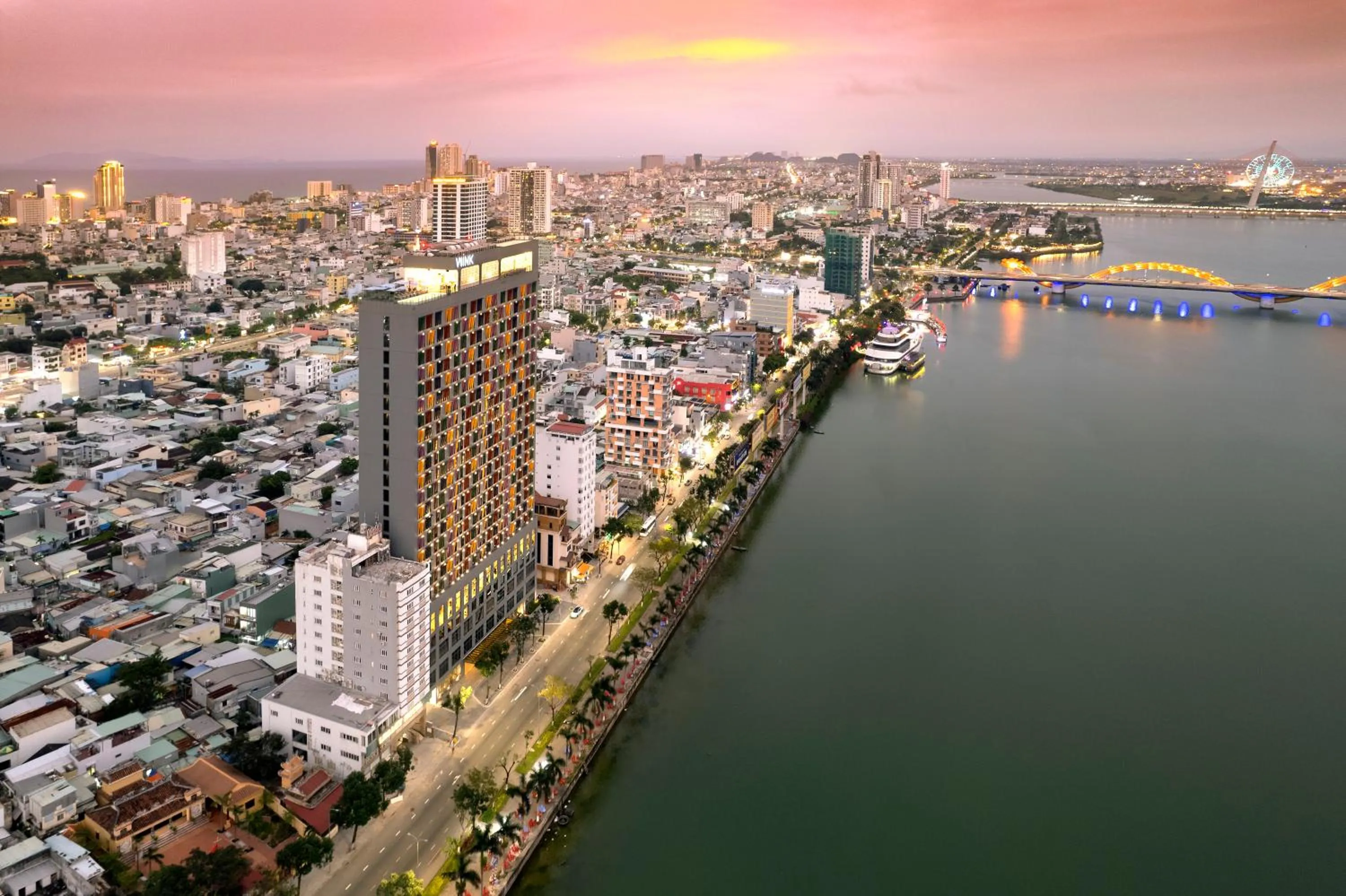 Property building in Wink Icon Hotel Danang Riverside - 24hrs Stay & Rooftop Pool Bar