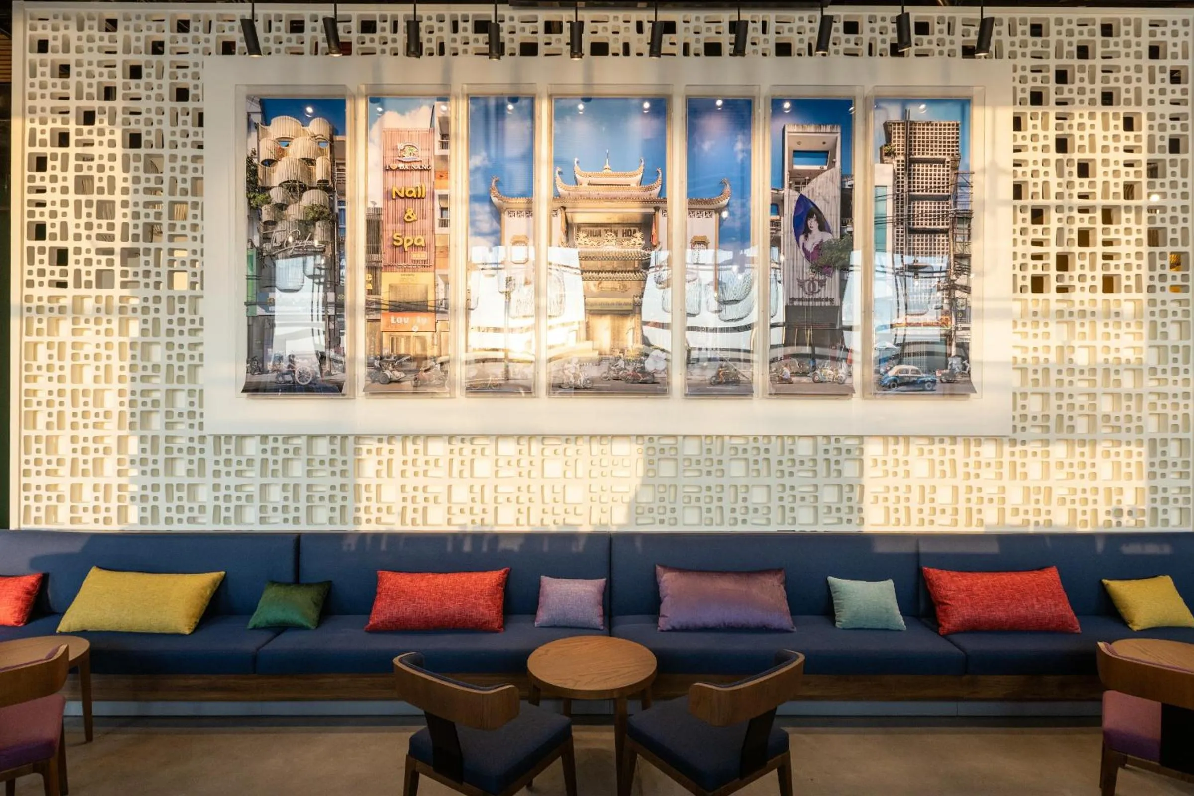 Lobby or reception in Wink Icon Hotel Danang Riverside - 24hrs Stay & Rooftop Pool Bar