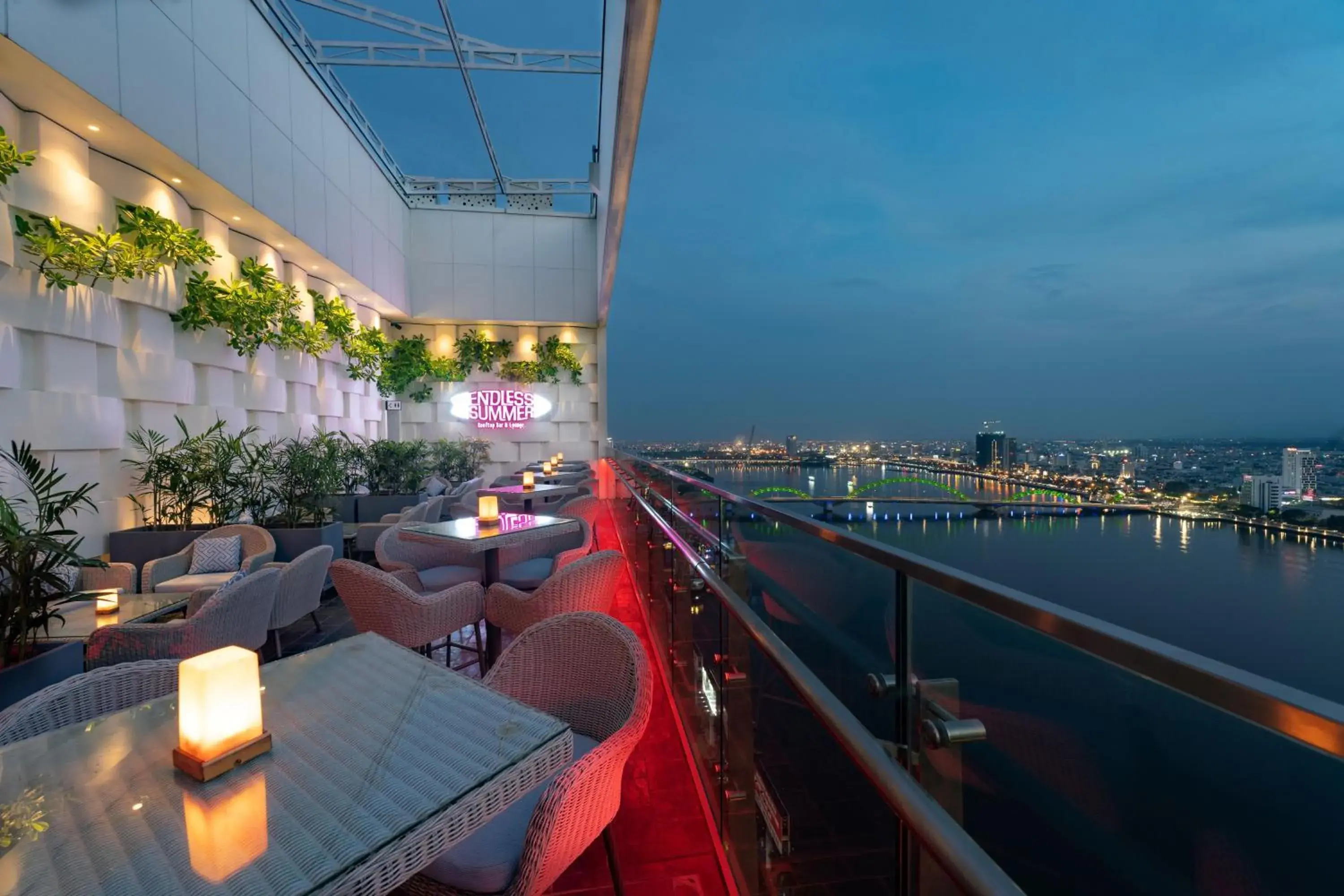 Restaurant/places to eat in Wink Icon Hotel Danang Riverside - 24hrs Stay & Rooftop Pool Bar Restaurant/places to eat in Wink Icon Hotel Danang Riverside - 24hrs Stay & Rooftop Pool Bar