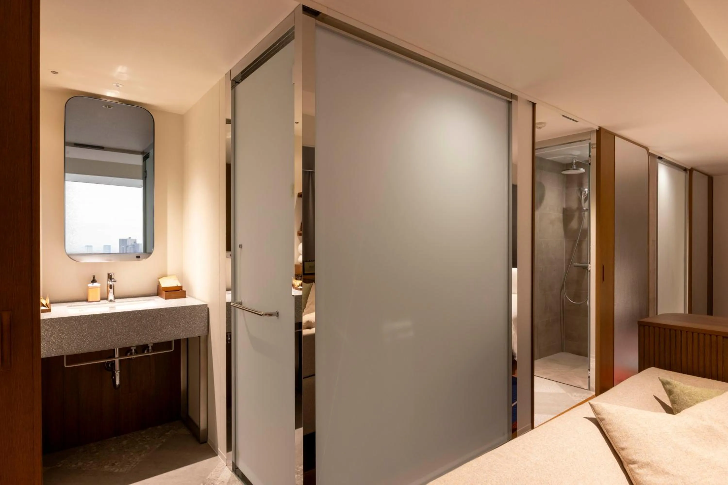 Toilet, Bed in HOTEL GROOVE SHINJUKU, A PARKROYAL Hotel