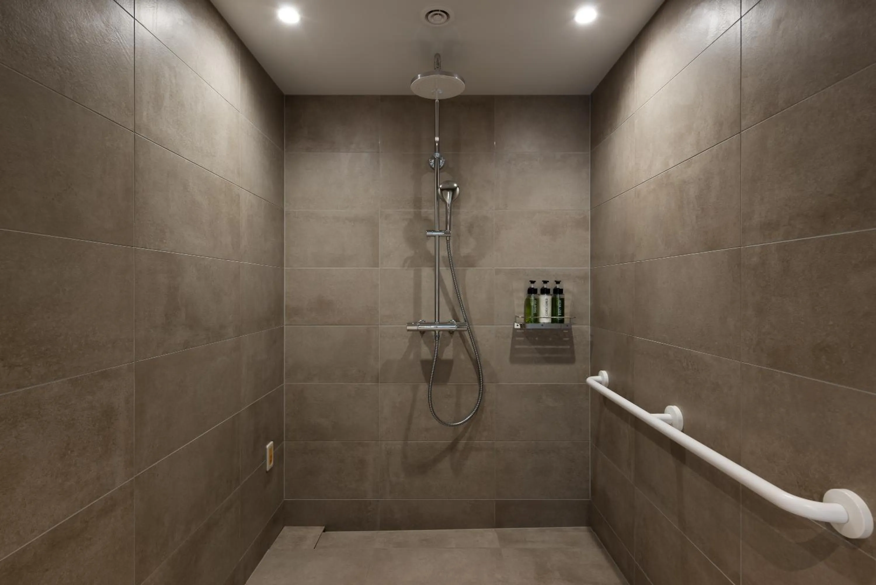 Shower in HOTEL GROOVE SHINJUKU, A PARKROYAL Hotel