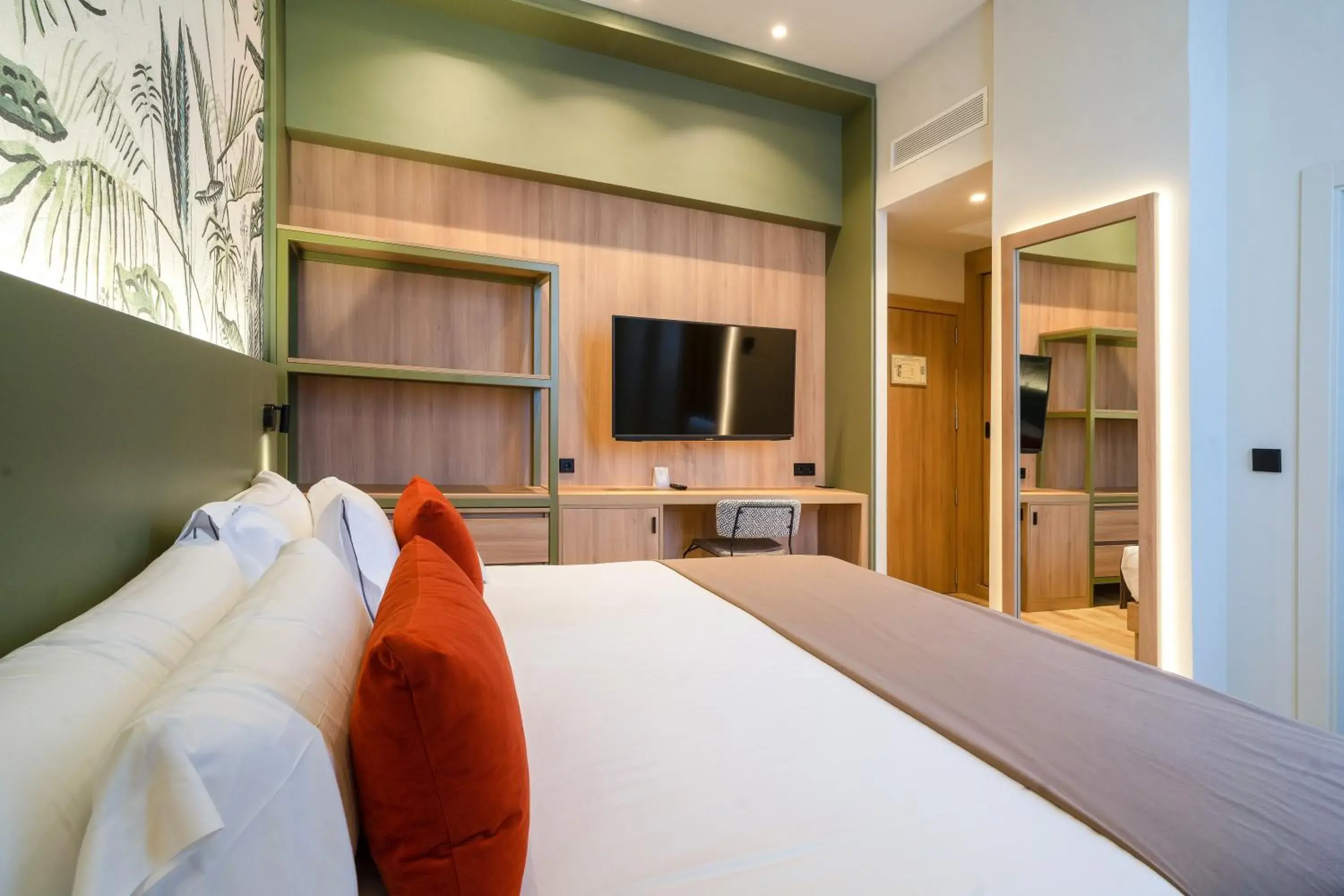 TV and multimedia, Bed in DWO Valencia TV and multimedia, Bed in DWO Valencia