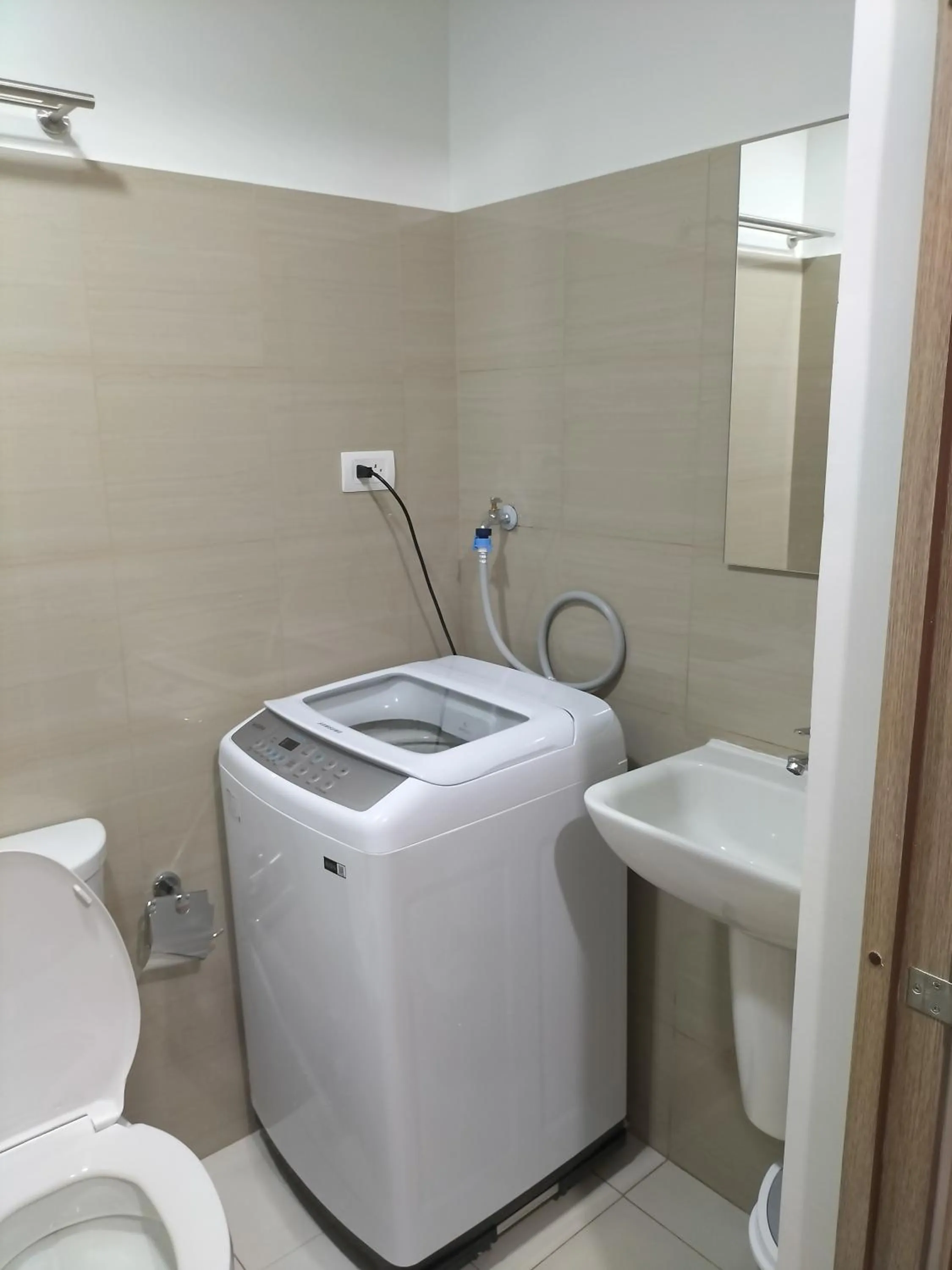 Toilet in Cozy22 1BR at Shore2 Tower2