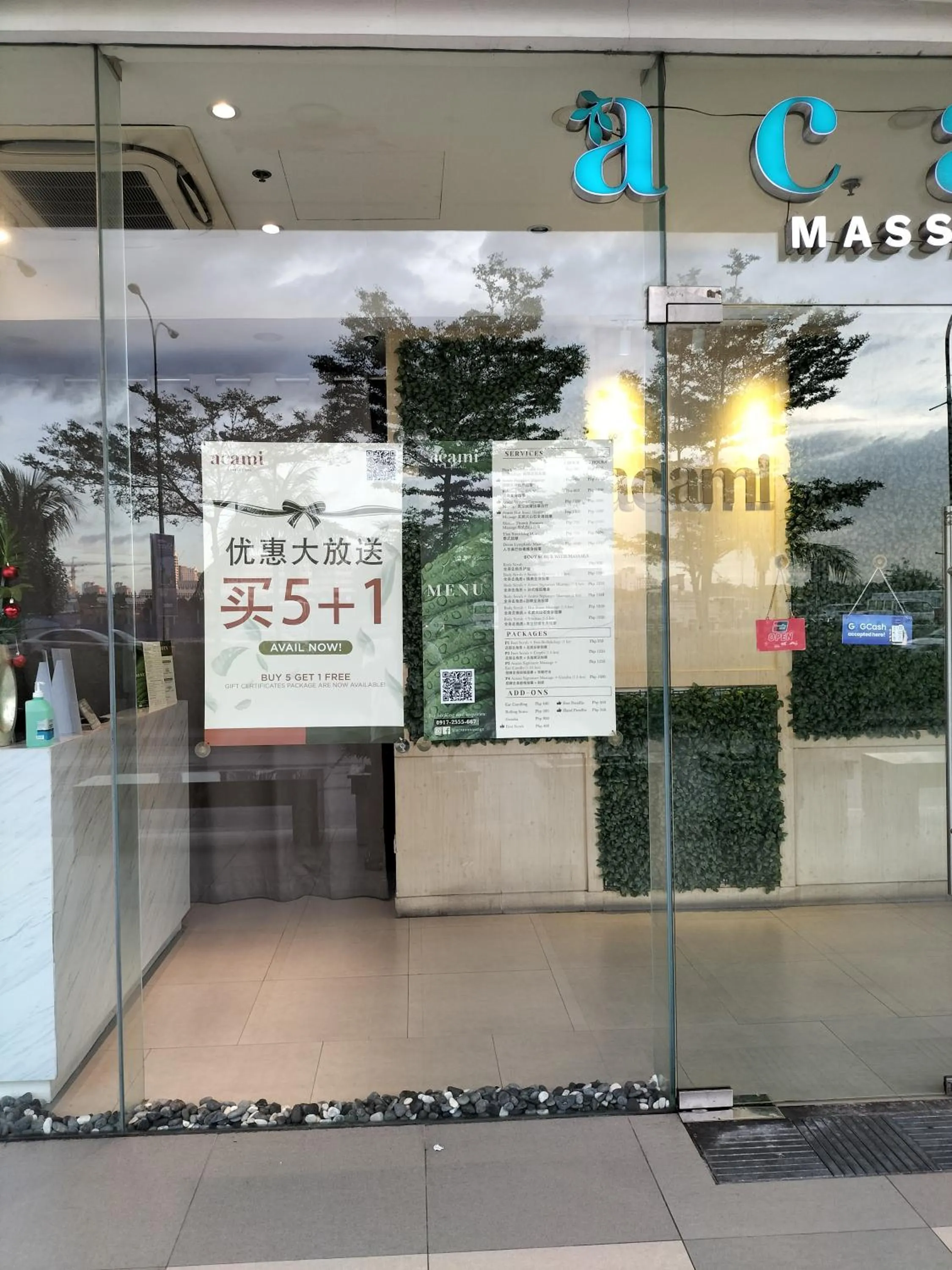 Lounge or bar in Cozy22 1BR at Shore2 Tower2