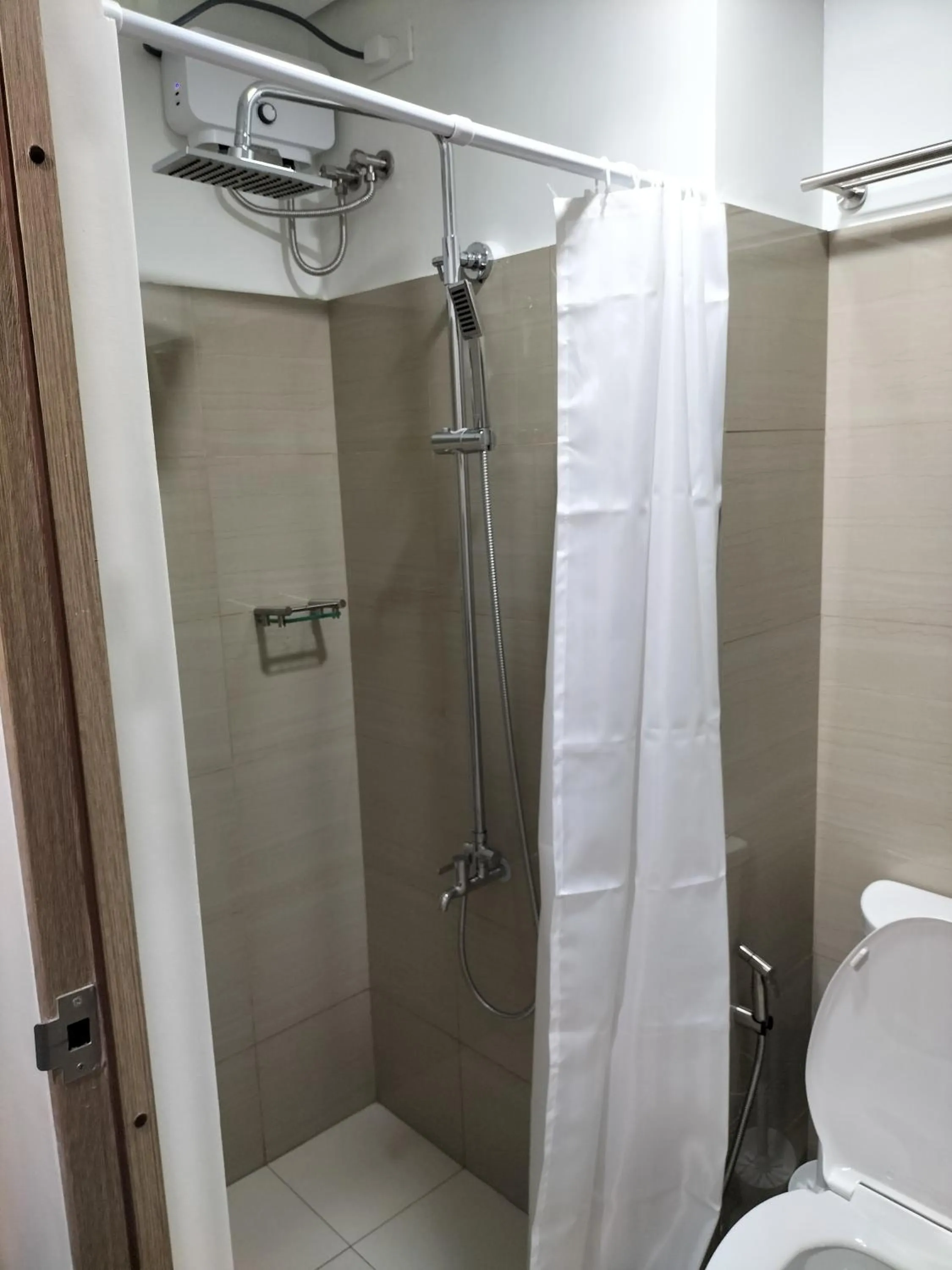 Bathroom in Cozy22 1BR at Shore2 Tower2