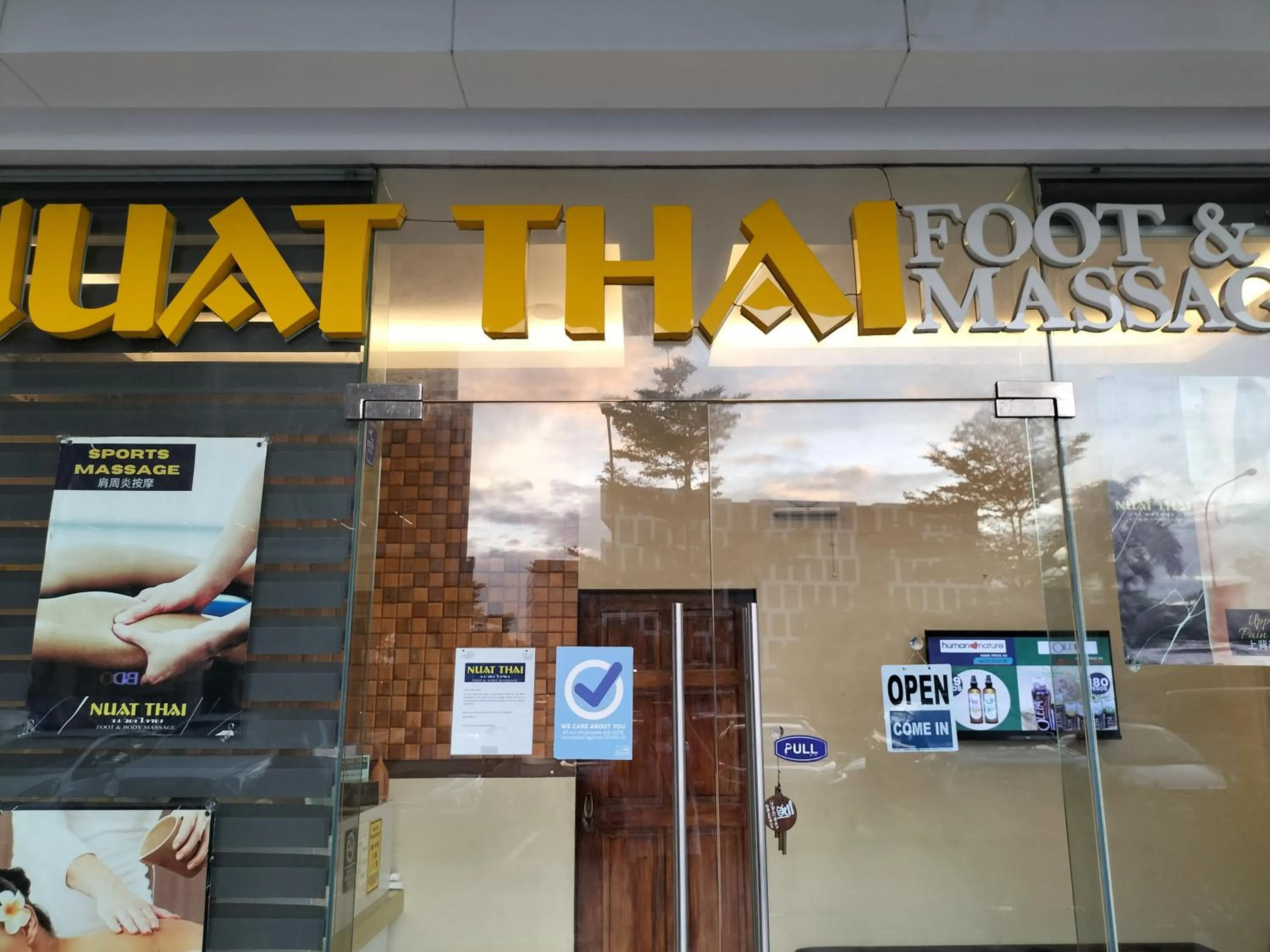 Lounge or bar in Cozy22 1BR at Shore2 Tower2