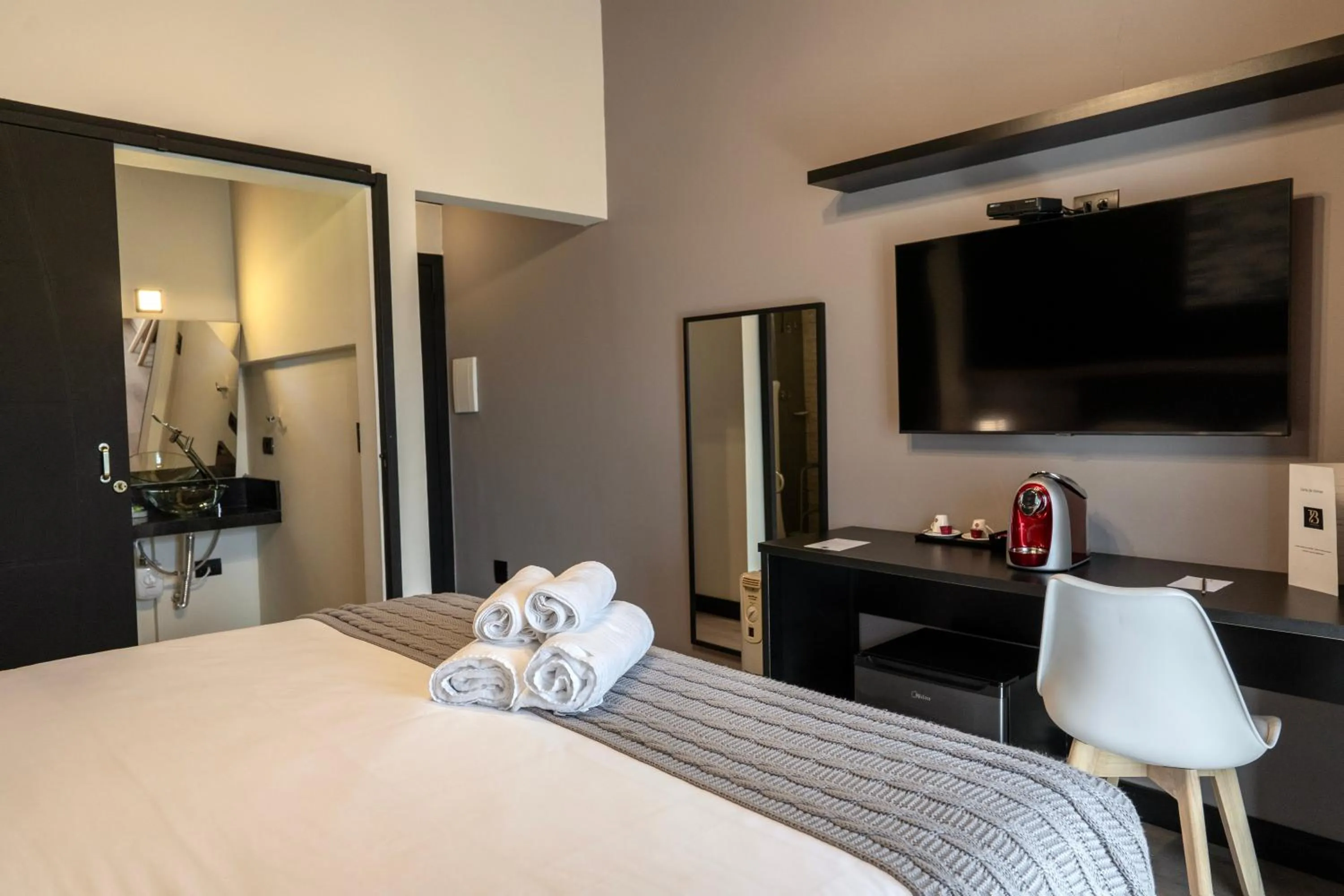 Photo of the whole room, Bed in Pousada Terrazzo Bonjardim - by Easy Hotéis