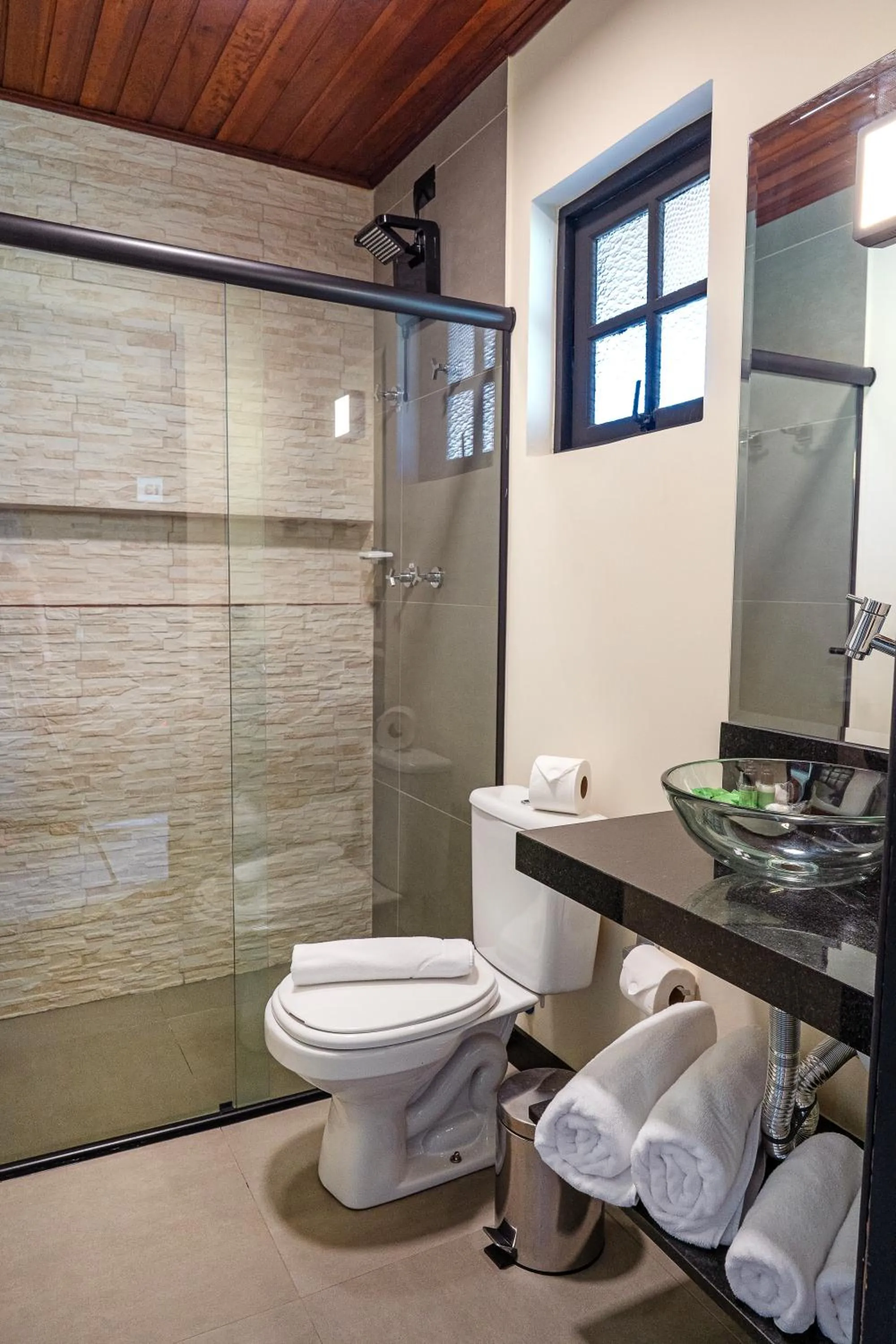 Shower in Pousada Terrazzo Bonjardim - by Easy Hotéis