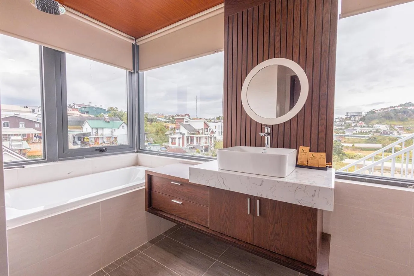 Shower in GREENECO DA LAT HOTEL - Khách sạn Green Eco Đà Lạt