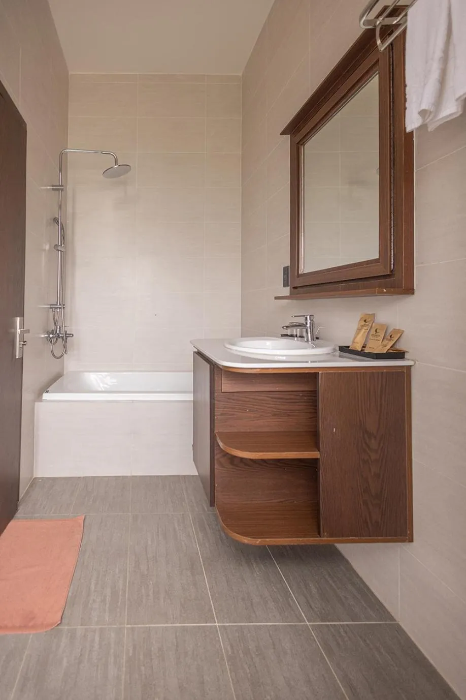 Shower in GREENECO DA LAT HOTEL - Khách sạn Green Eco Đà Lạt