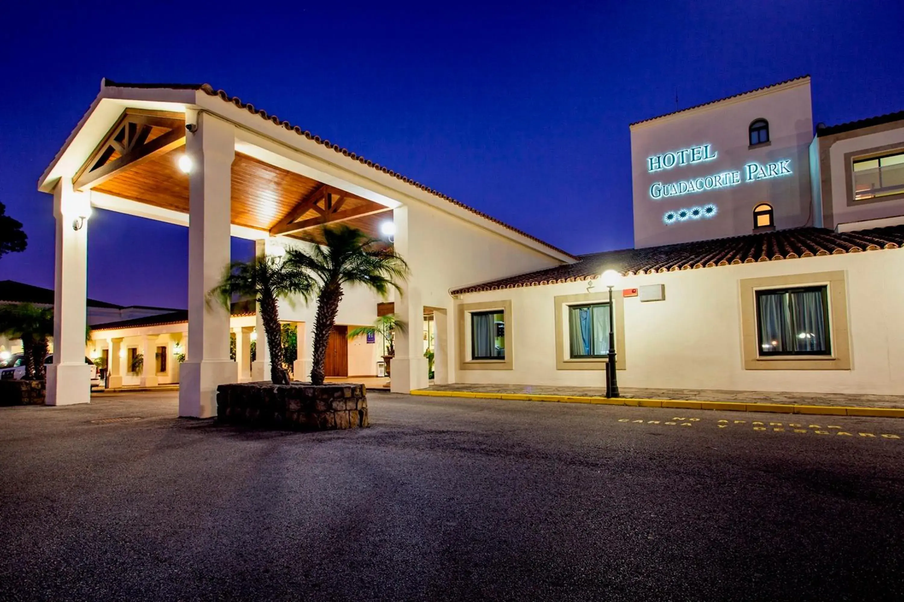 Property building in Guadacorte Park Property building in Guadacorte Park