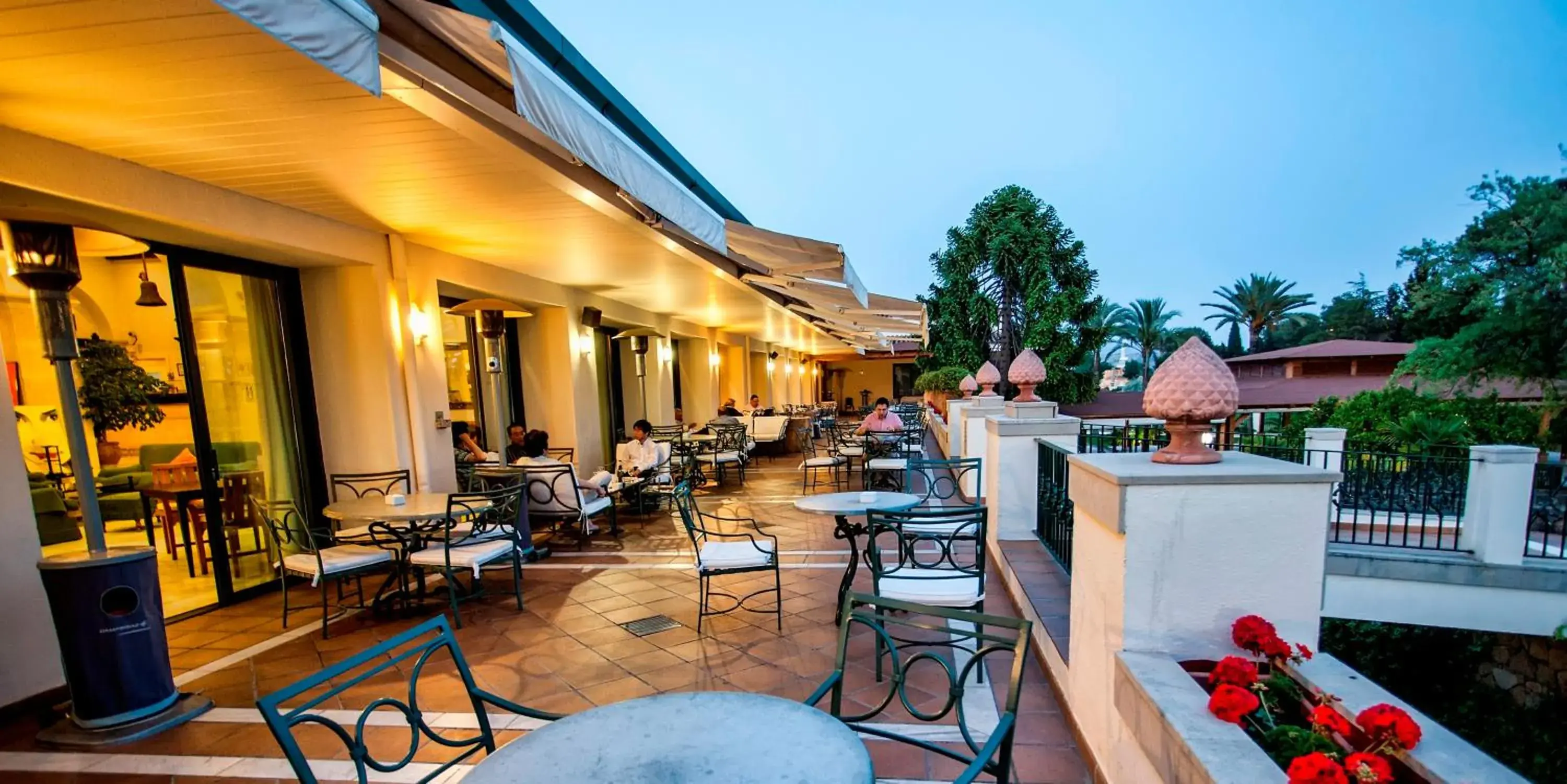 Restaurant/places to eat in Guadacorte Park Restaurant/places to eat in Guadacorte Park