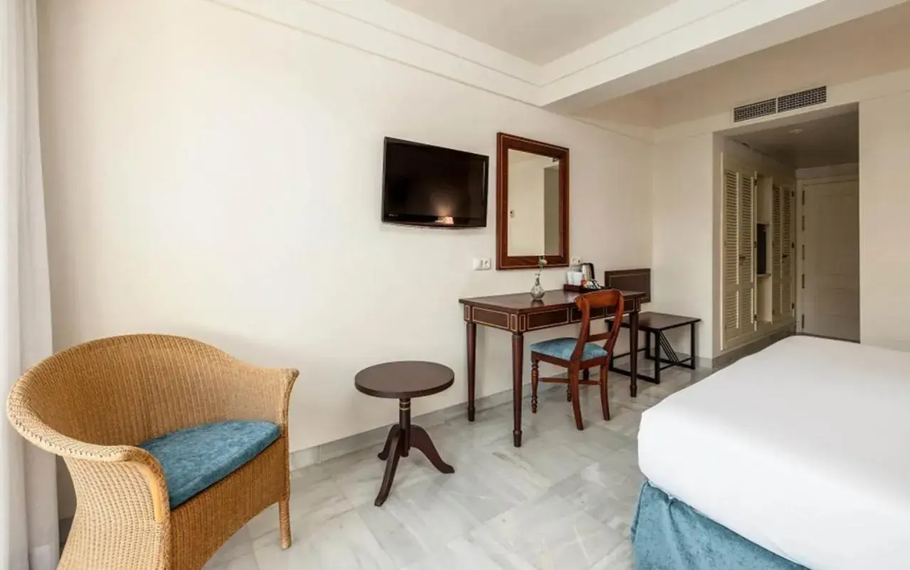 Photo of the whole room, Bed in AZZ Guadacorte Campo de Gibraltar Photo of the whole room, Bed in AZZ Guadacorte Campo de Gibraltar