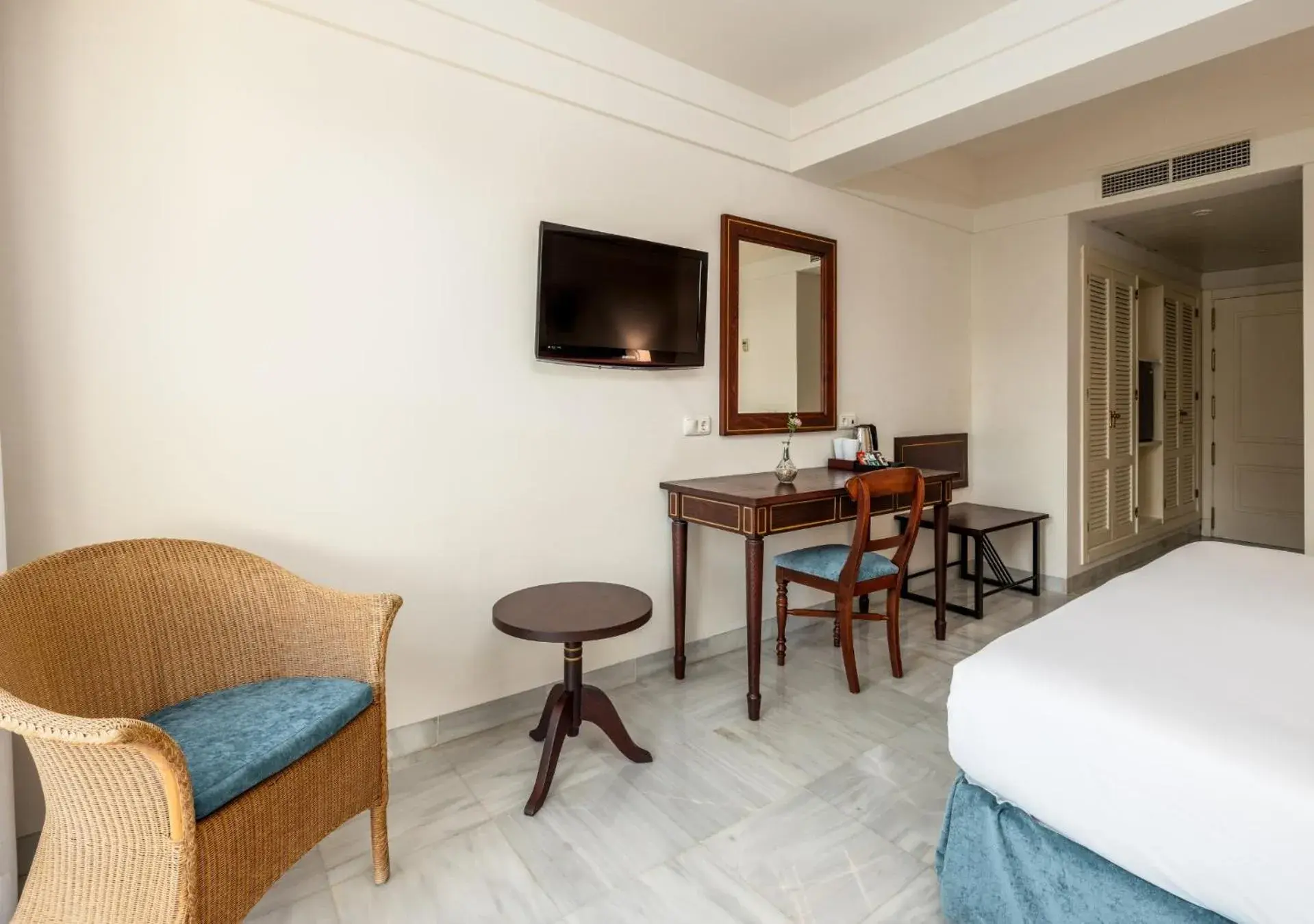 Photo of the whole room, Bed in AZZ Guadacorte Campo de Gibraltar Photo of the whole room, Bed in AZZ Guadacorte Campo de Gibraltar