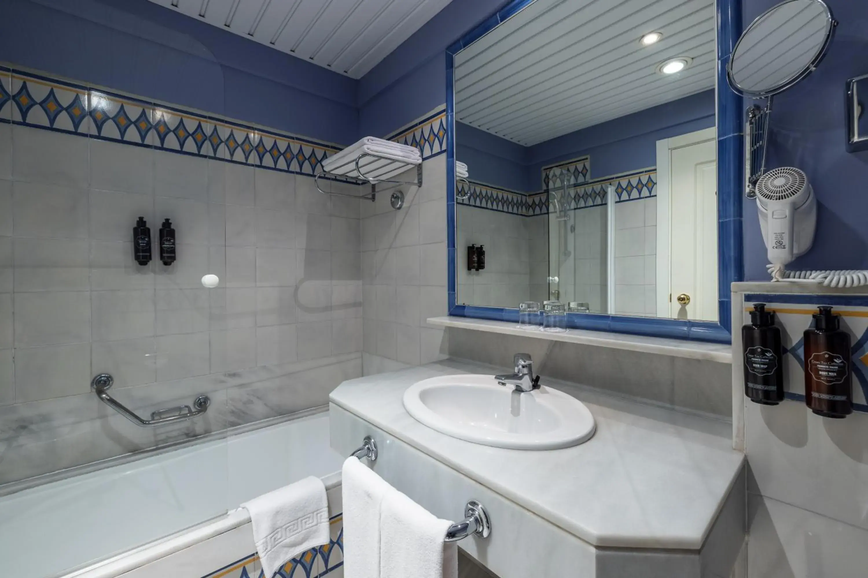 Bathroom in AZZ Guadacorte Campo de Gibraltar Bathroom in AZZ Guadacorte Campo de Gibraltar