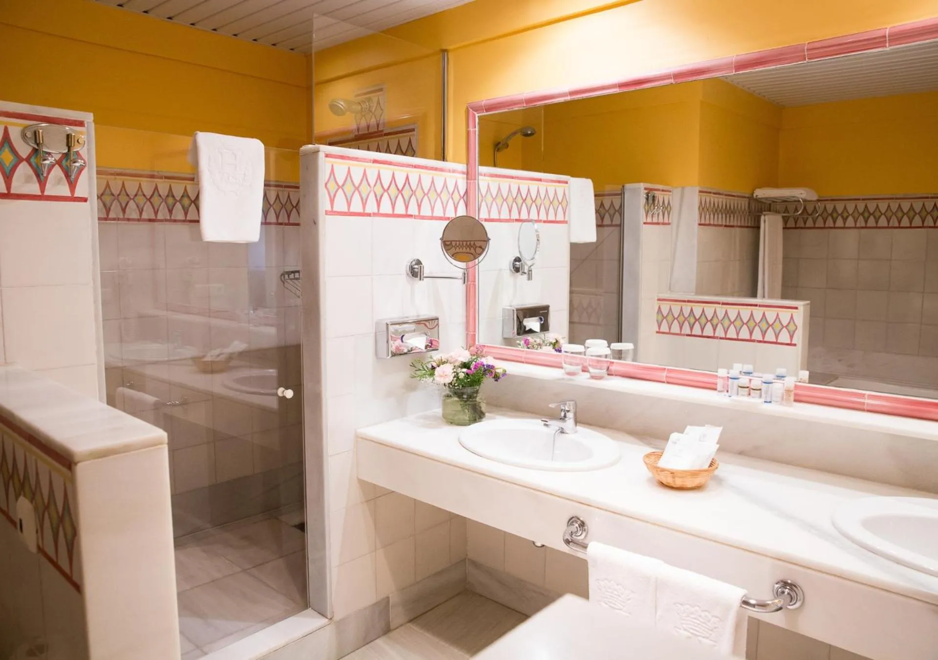 Bathroom in AZZ Guadacorte Campo de Gibraltar