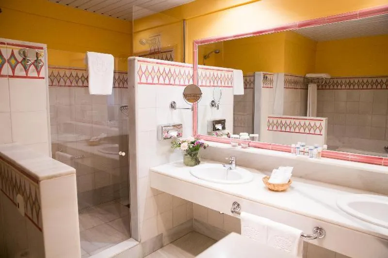 Bathroom in AZZ Guadacorte Campo de Gibraltar