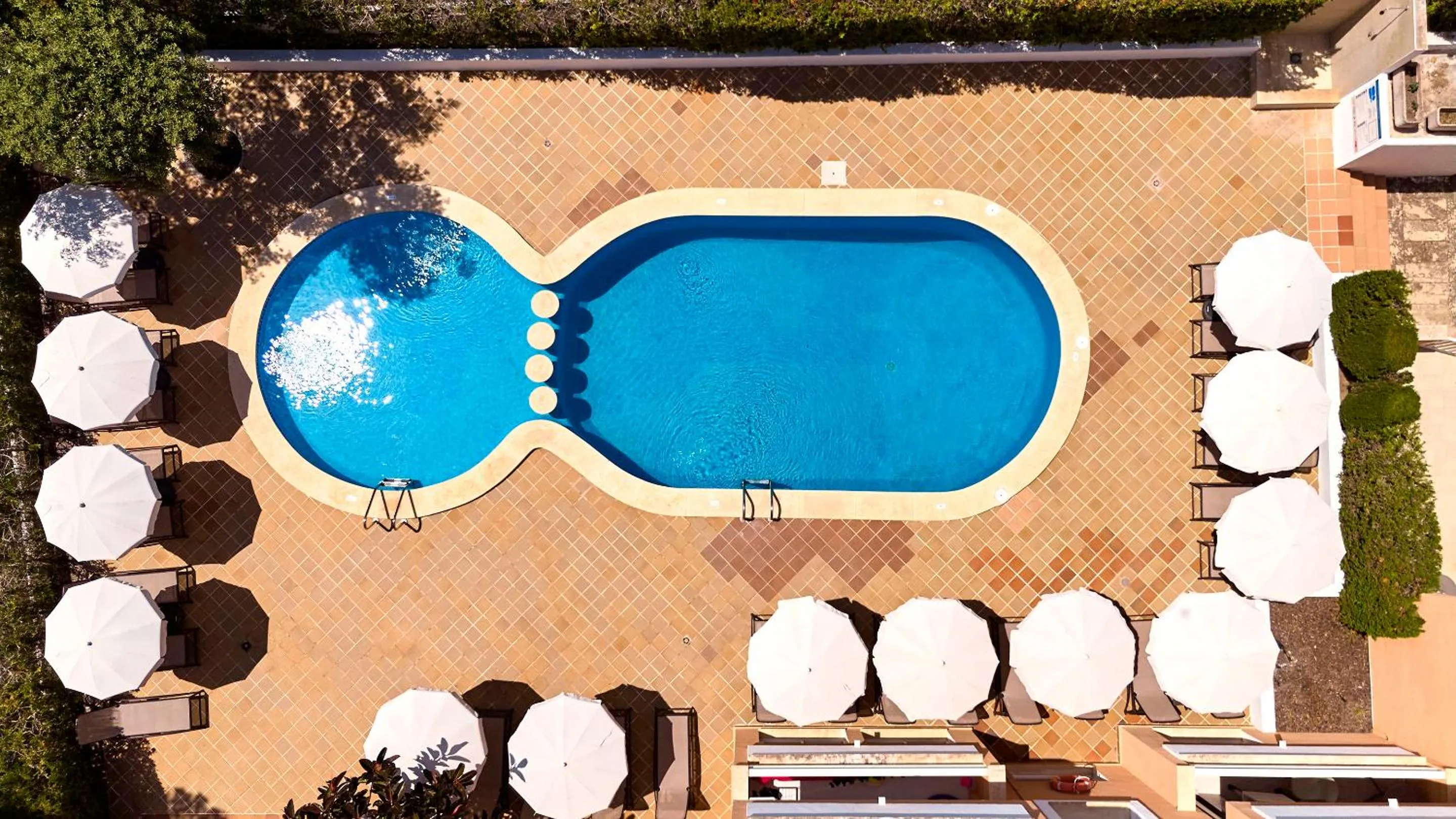 Swimming pool in Universal Apartamentos Laguna Garden