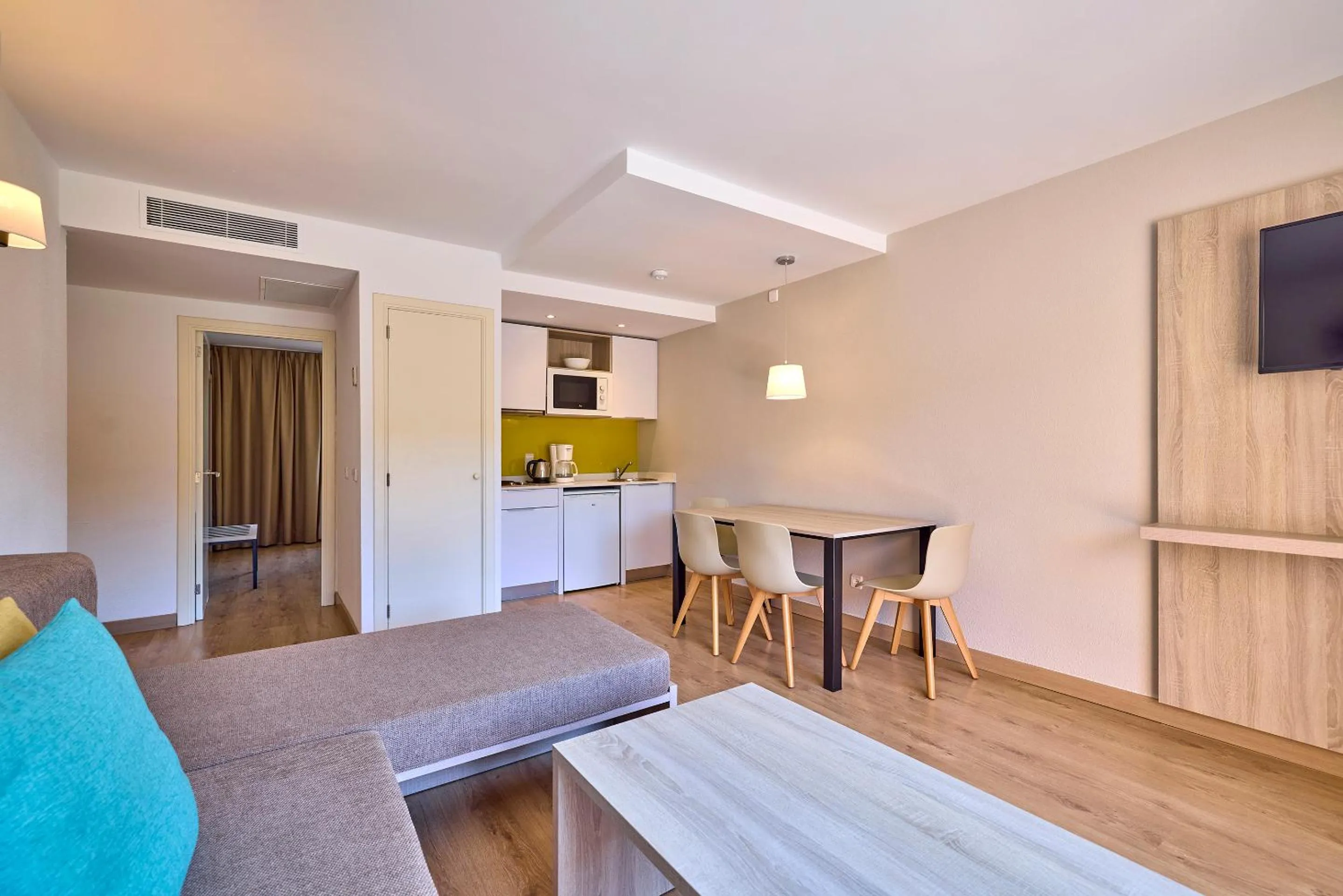 Kitchen or kitchenette in Universal Apartamentos Laguna Garden