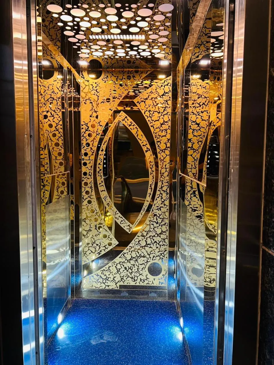 Inner courtyard view in Hotel RIVERB