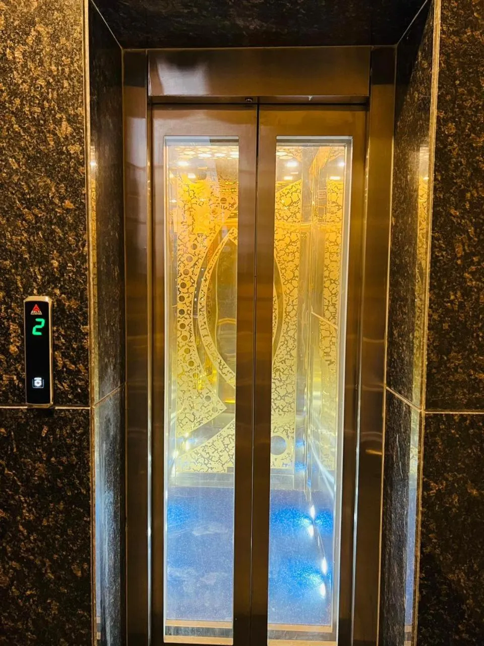 elevator in Hotel RIVERB