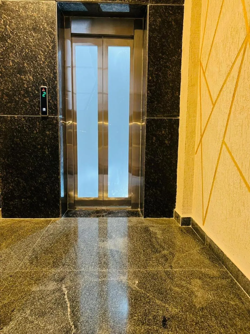 elevator in Hotel RIVERB