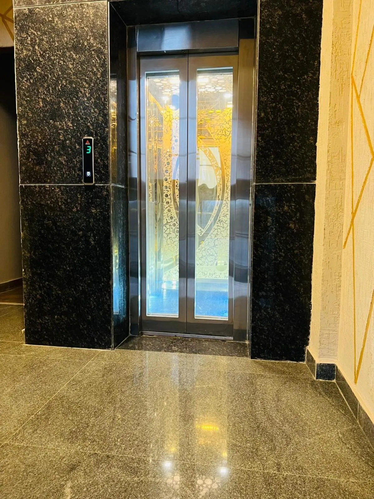 elevator in Hotel RIVERB