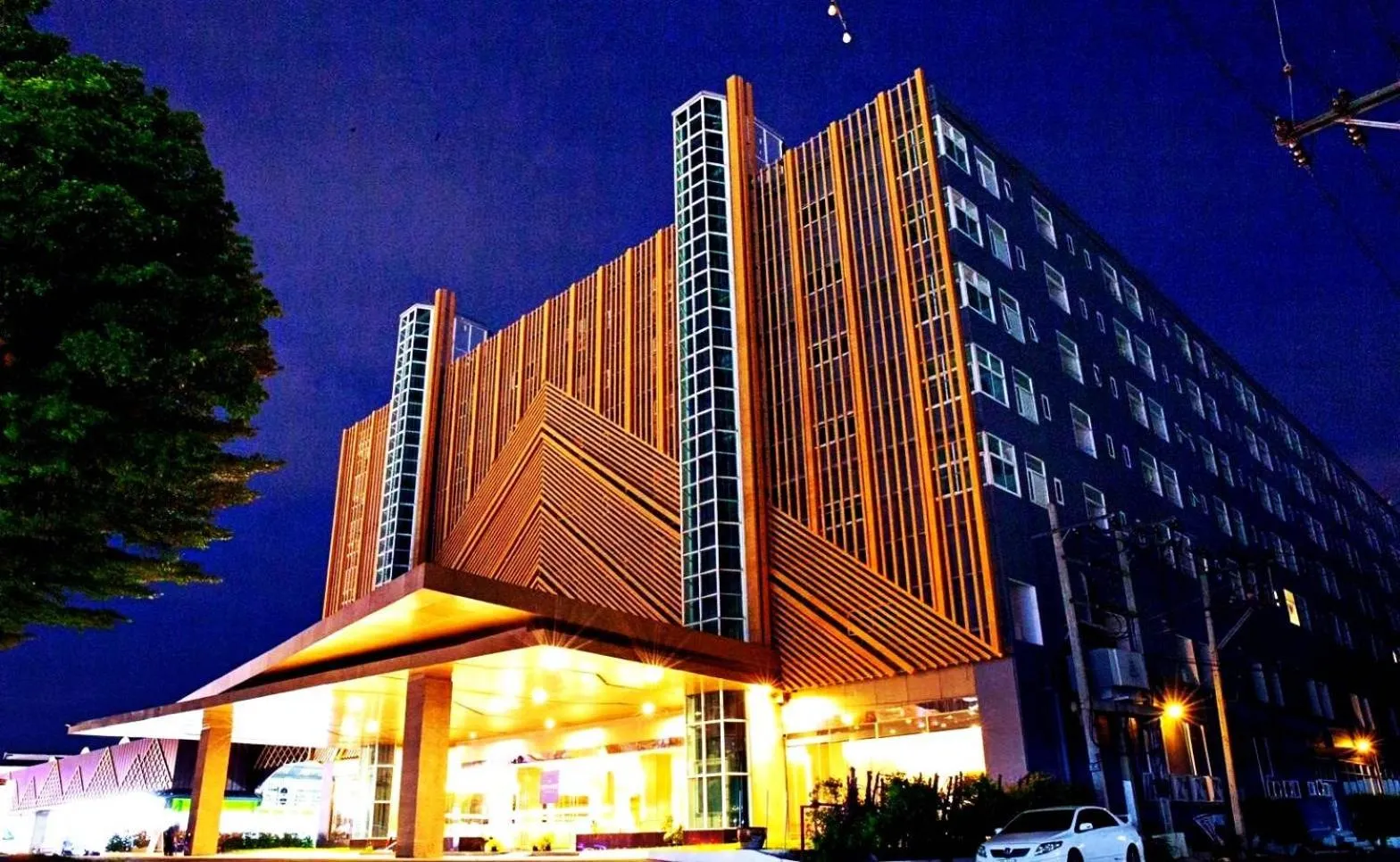 Property building in Le Srivaree Suvarnabhumi Airport Hotel